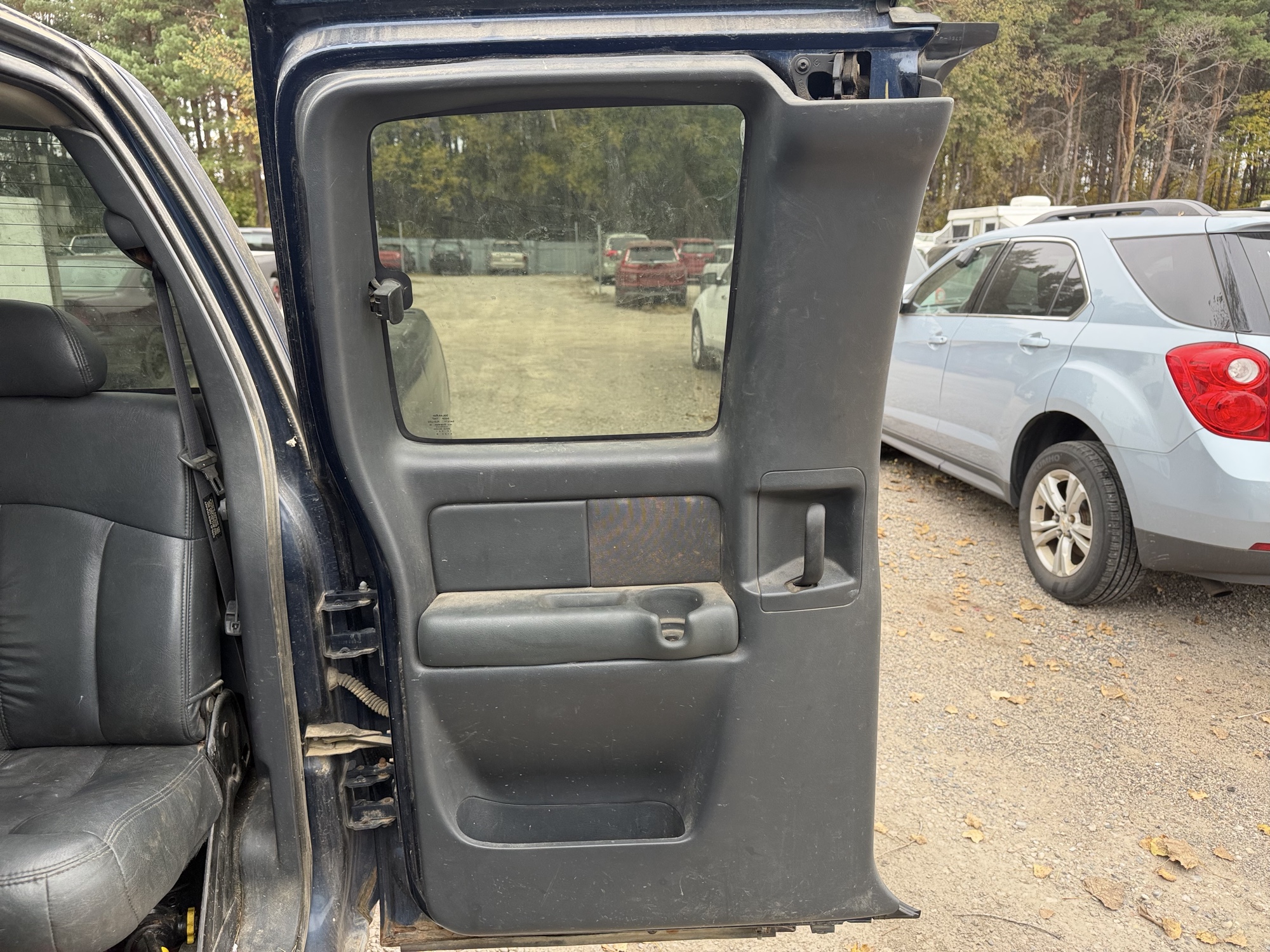 2001 chevrolet silverado-1500 ext.-cab-short-bed-4wd with 199070 miles for sale near Elk River, Minnesota 106784_25_drv_rear_door_panel.jpg
