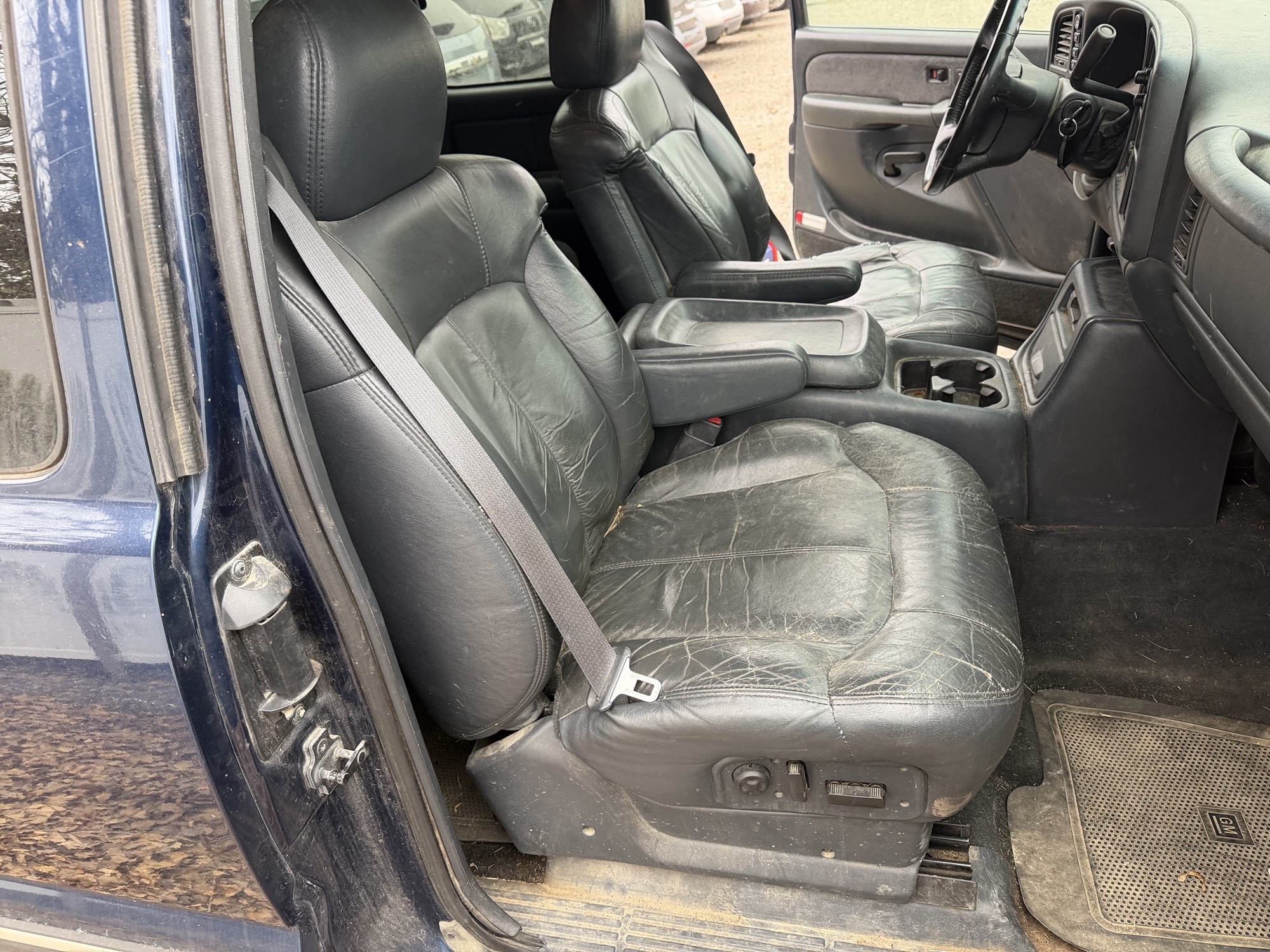 2001 chevrolet silverado-1500 ext.-cab-short-bed-4wd with 199070 miles for sale near Elk River, Minnesota 106784_31_passenger_seat.jpg