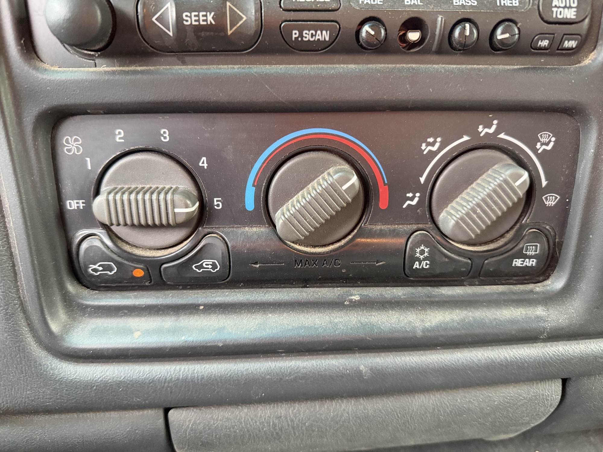 2001 chevrolet silverado-1500 ext.-cab-short-bed-4wd with 199070 miles for sale near Elk River, Minnesota 106784_40_climate_control.jpg