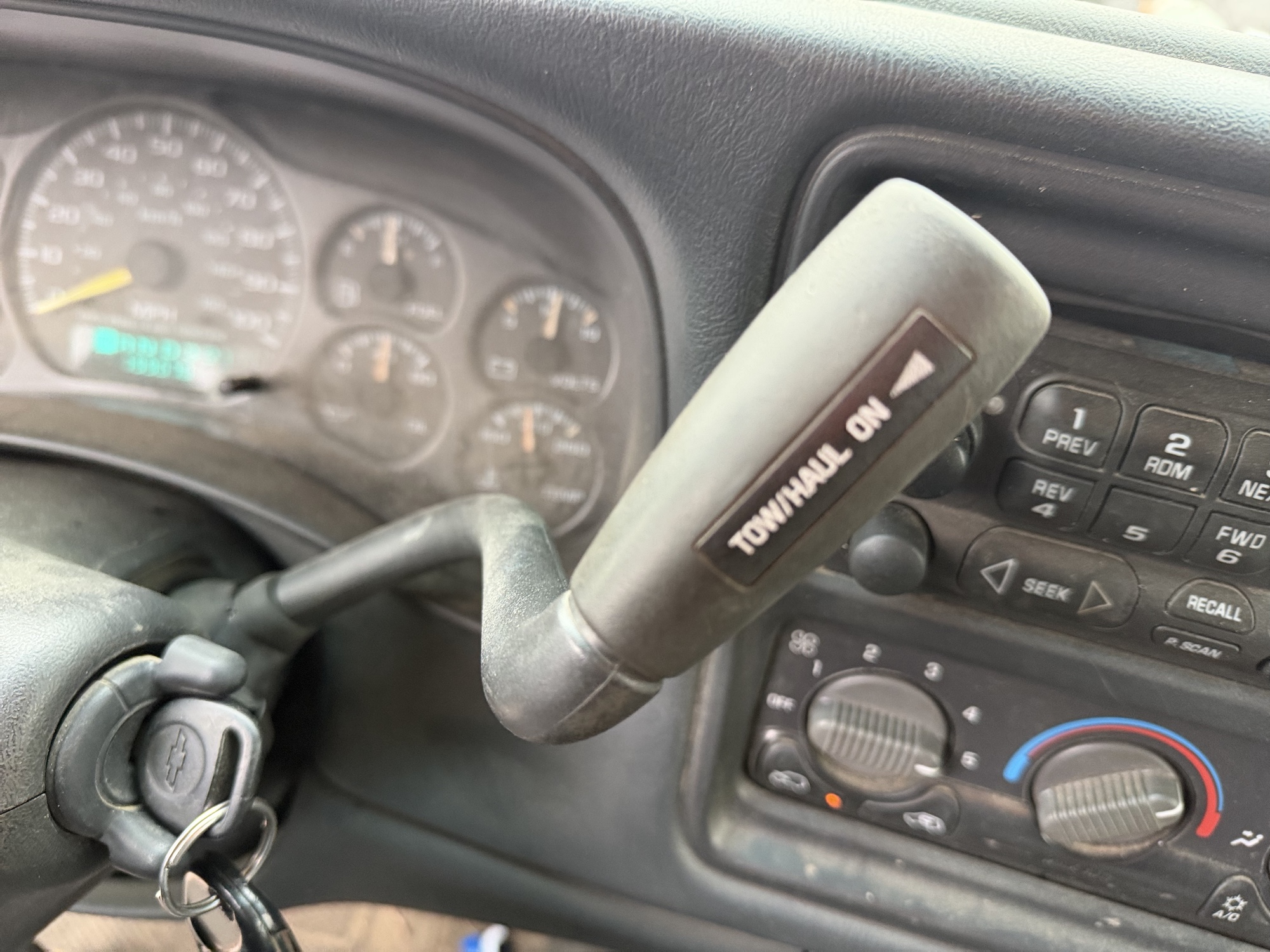 2001 chevrolet silverado-1500 ext.-cab-short-bed-4wd with 199070 miles for sale near Elk River, Minnesota 106784_41_shifter.jpg