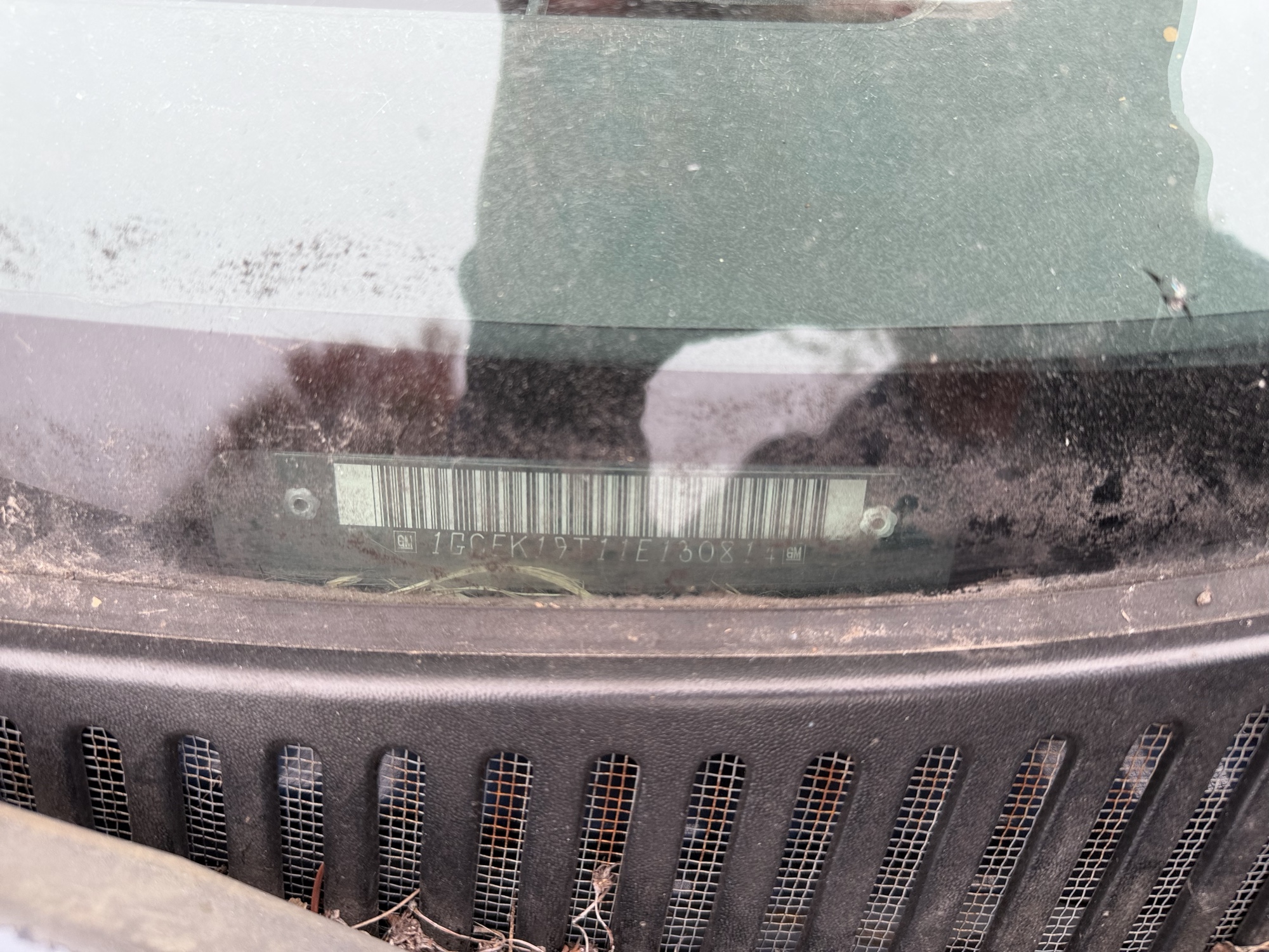 2001 chevrolet silverado-1500 ext.-cab-short-bed-4wd with 199070 miles for sale near Elk River, Minnesota 106784_48_windshield_vin_plate.jpg