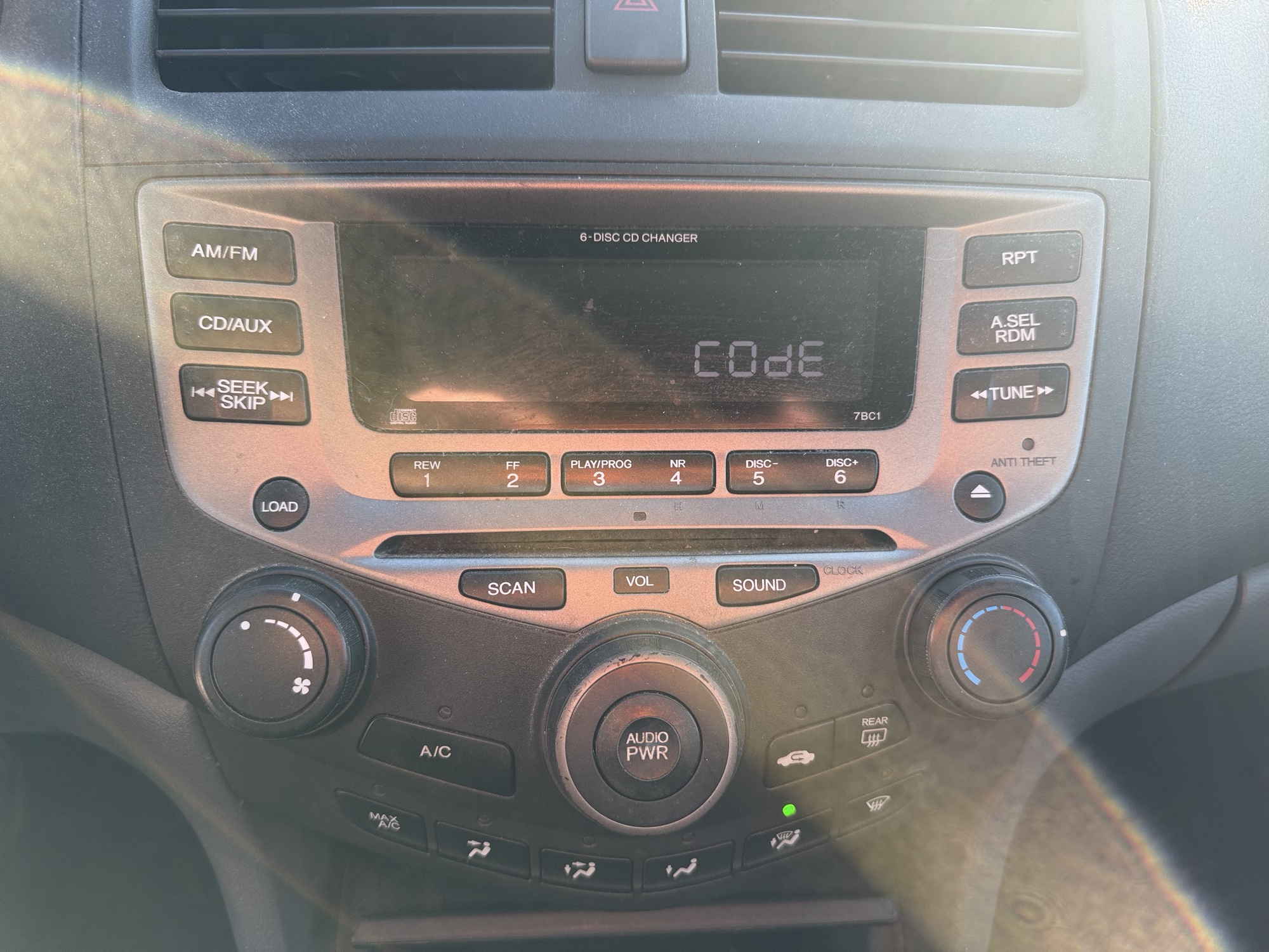 2007 honda accord se with 174662 miles for sale near Elk River, Minnesota 106786_39_radio_closeup.jpg