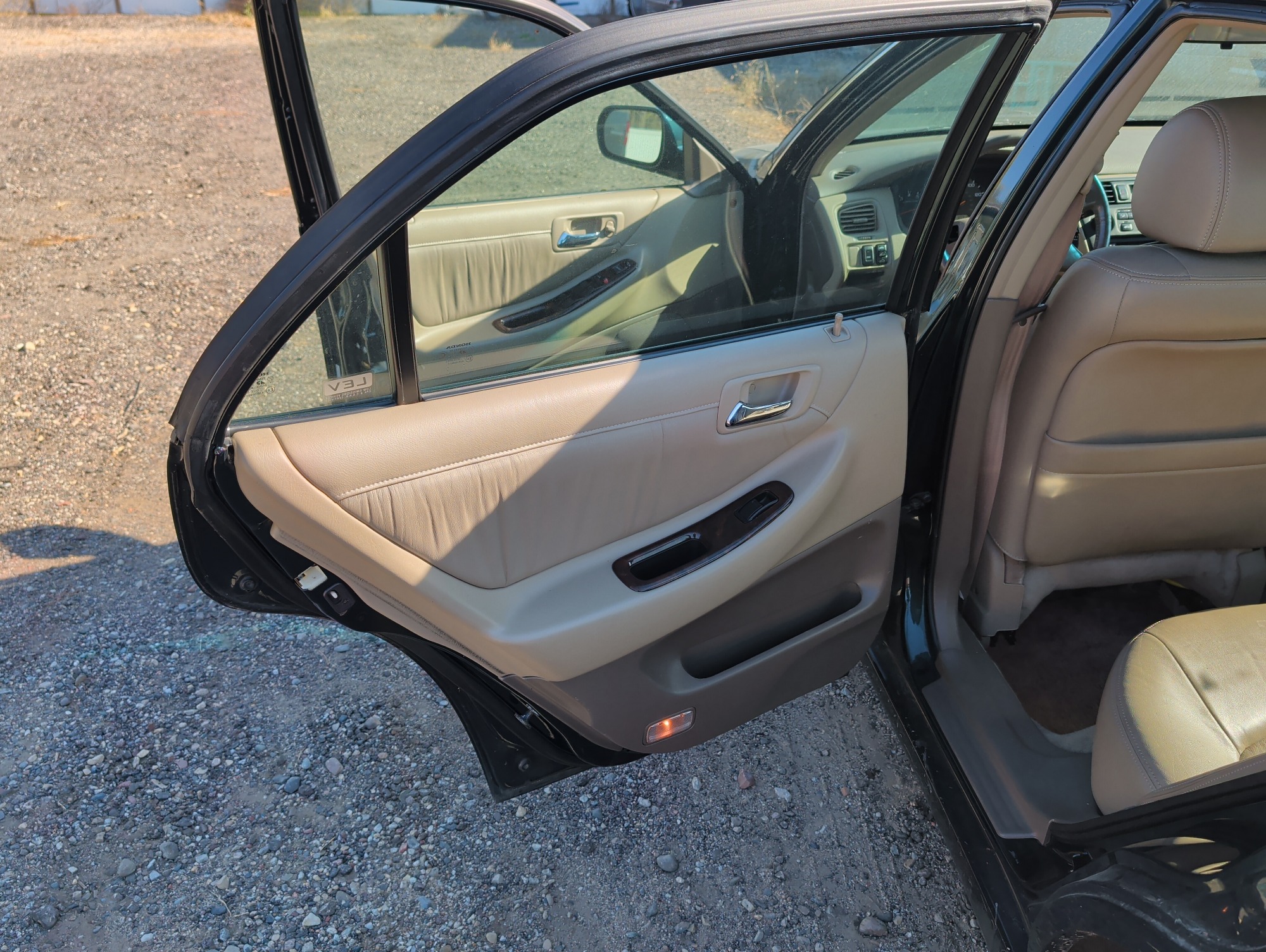 2000 honda accord ex-sedan with 135556 miles for sale near Elk River, Minnesota 106787_25_drv_rear_door_panel.jpg