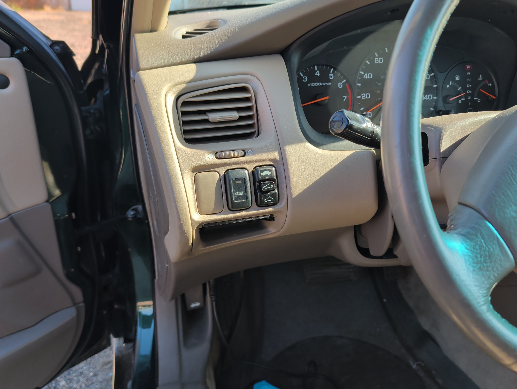 2000 honda accord ex-sedan with 135556 miles for sale near Elk River, Minnesota 106787_37_left_of_steering_wheel.jpg