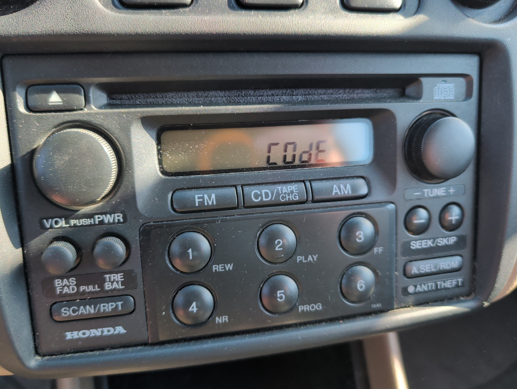 2000 honda accord ex-sedan with 135556 miles for sale near Elk River, Minnesota 106787_39_radio_closeup.jpg