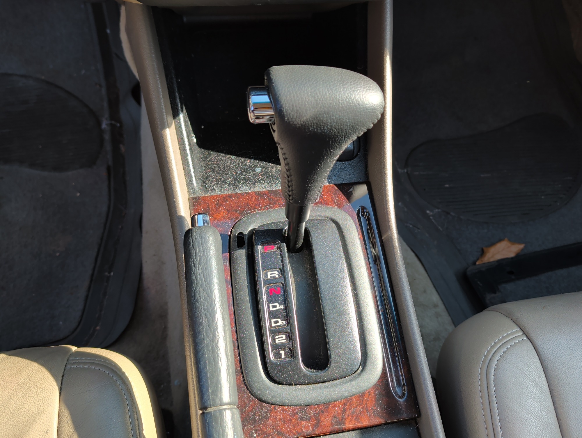 2000 honda accord ex-sedan with 135556 miles for sale near Elk River, Minnesota 106787_41_shifter.jpg