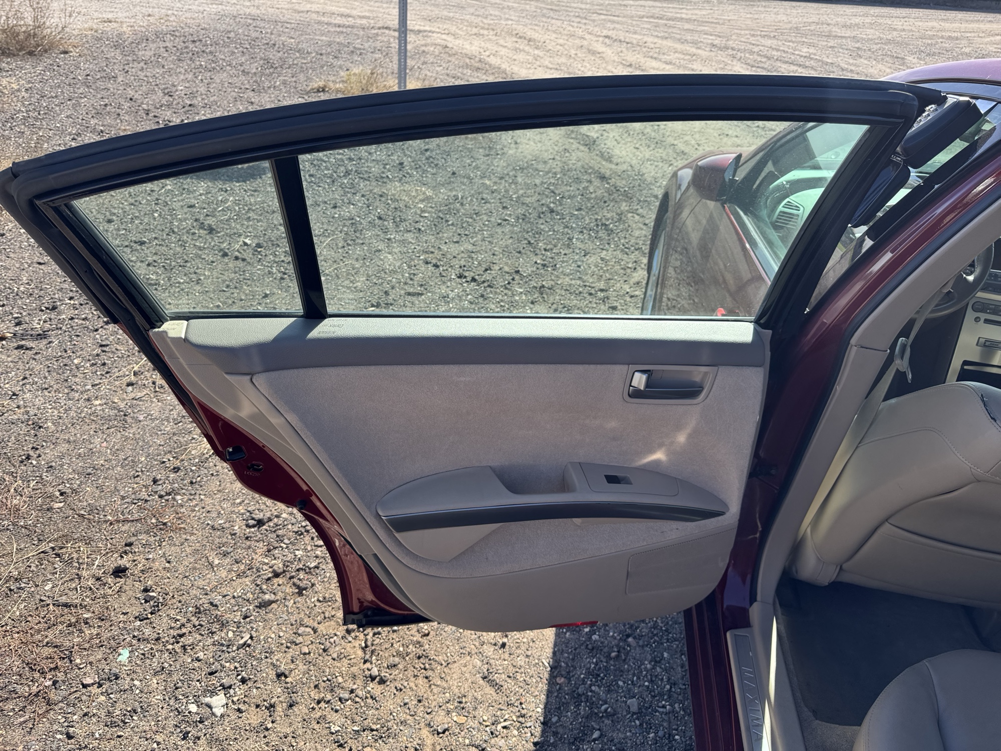 2004 nissan maxima se with 64495 miles for sale near Elk River, Minnesota 106792_25_drv_rear_door_panel.jpg