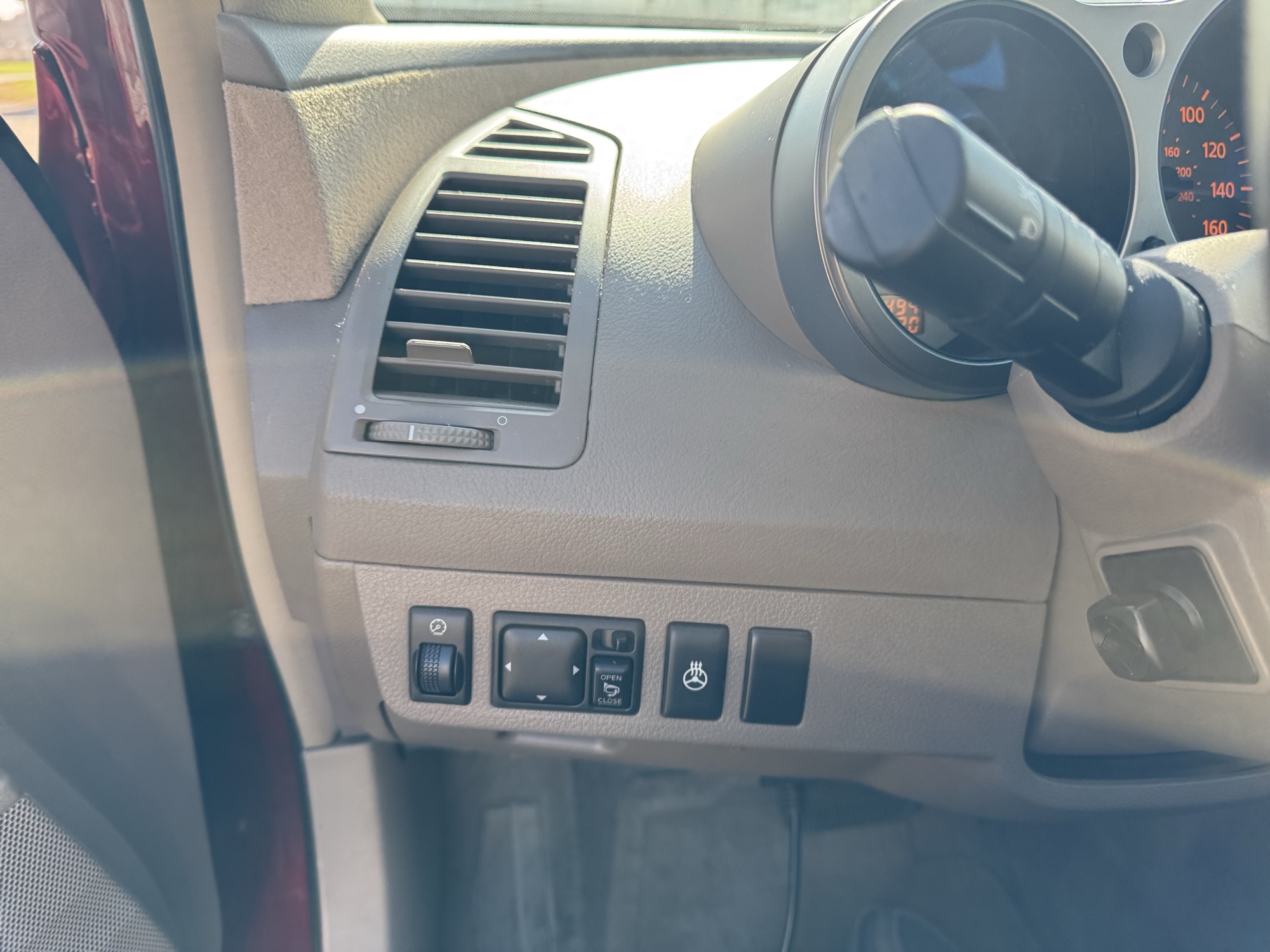 2004 nissan maxima se with 64495 miles for sale near Elk River, Minnesota 106792_37_left_of_steering_wheel.jpg