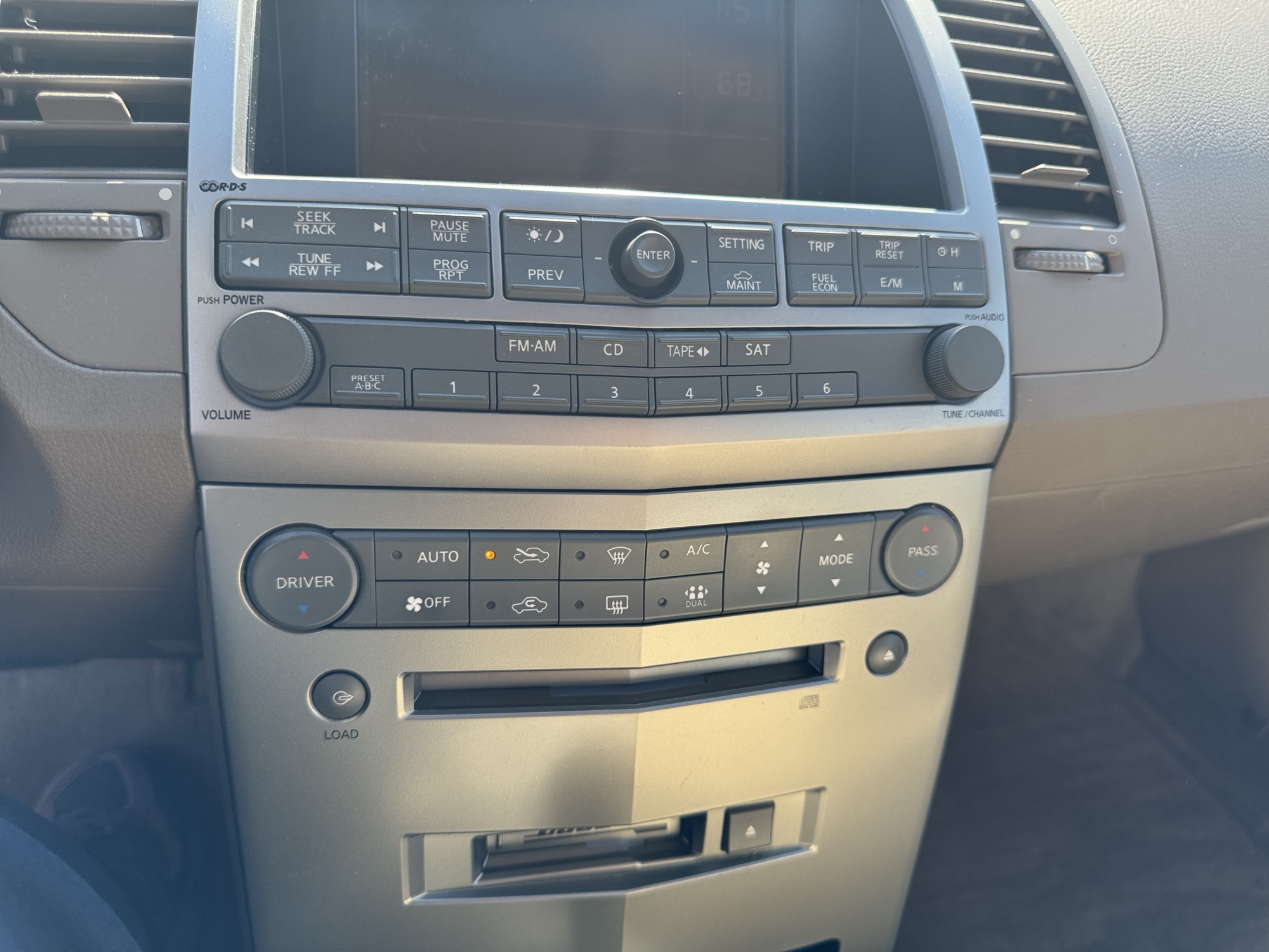 2004 nissan maxima se with 64495 miles for sale near Elk River, Minnesota 106792_39_radio_closeup.jpg