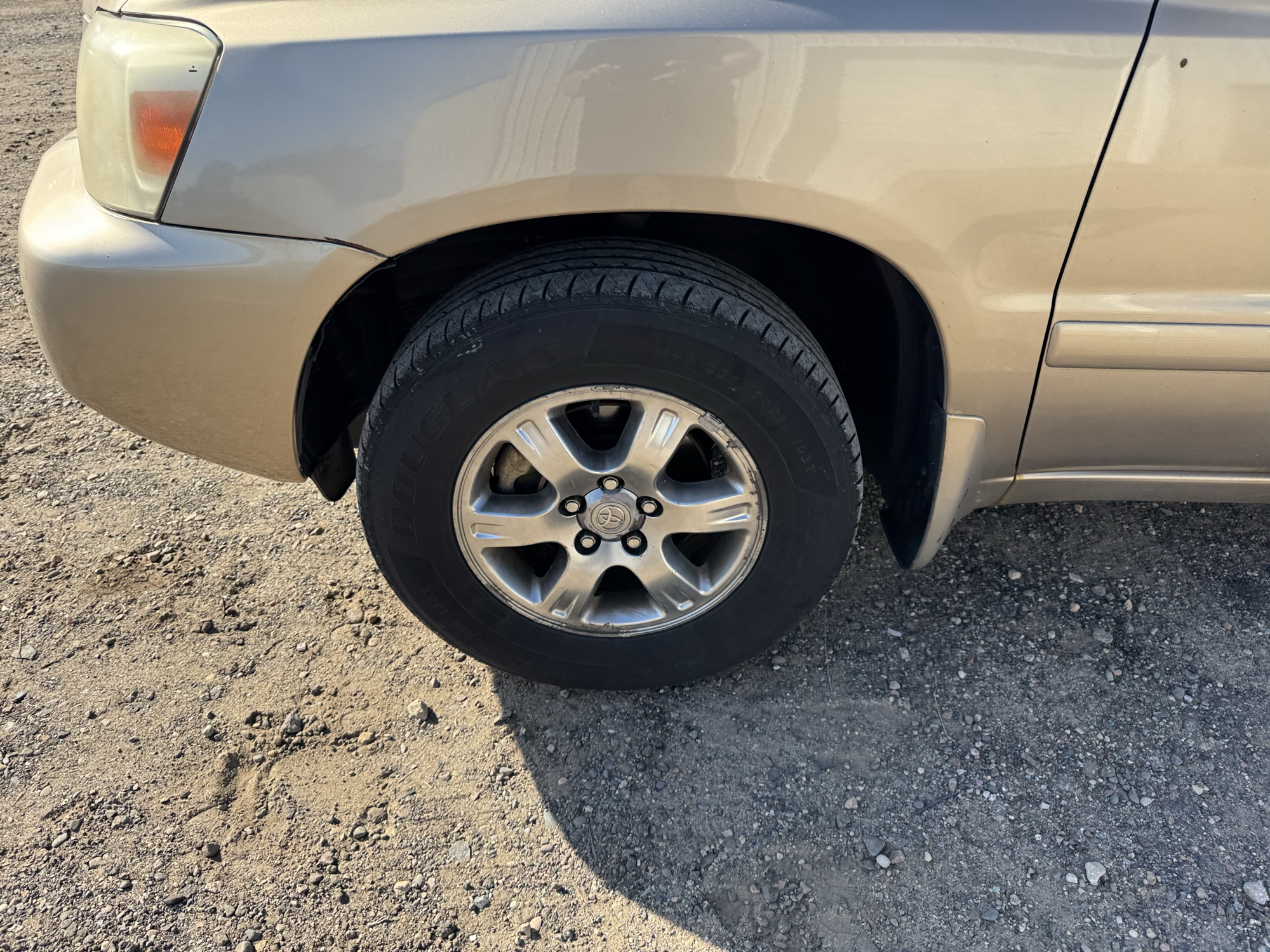 2005 toyota highlander v6-2wd with 263486 miles for sale near Elk River, Minnesota 106793_12_drv_front_wheel.jpg
