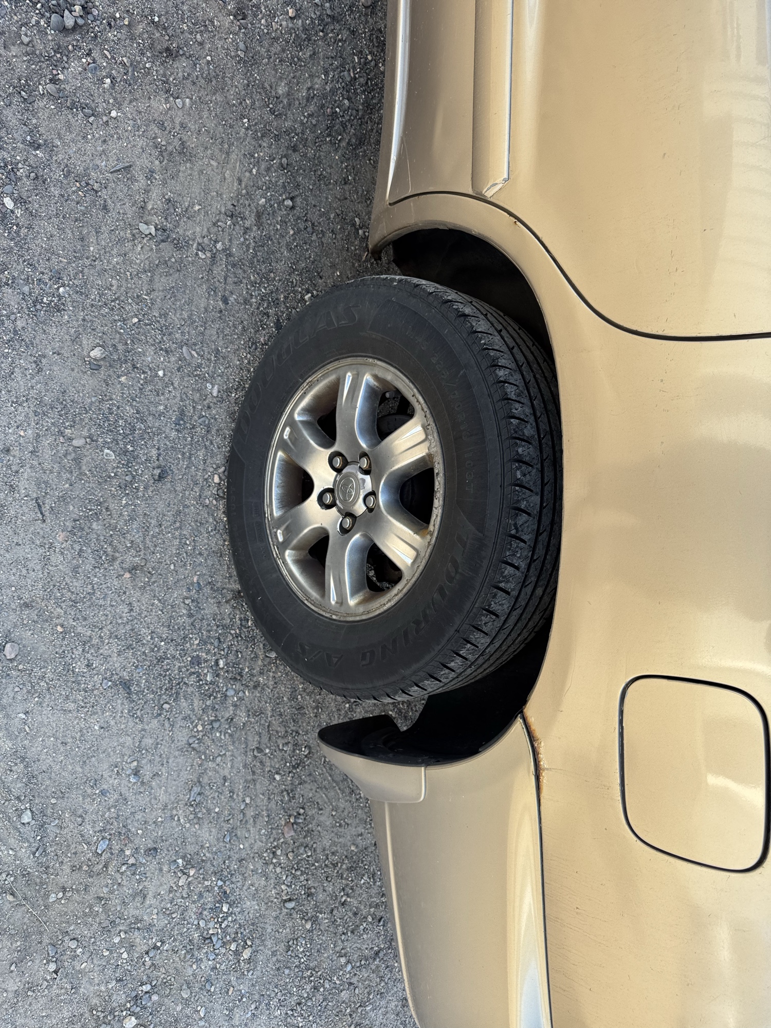 2005 toyota highlander v6-2wd with 263486 miles for sale near Elk River, Minnesota 106793_13_rear_drv_wheel.jpg