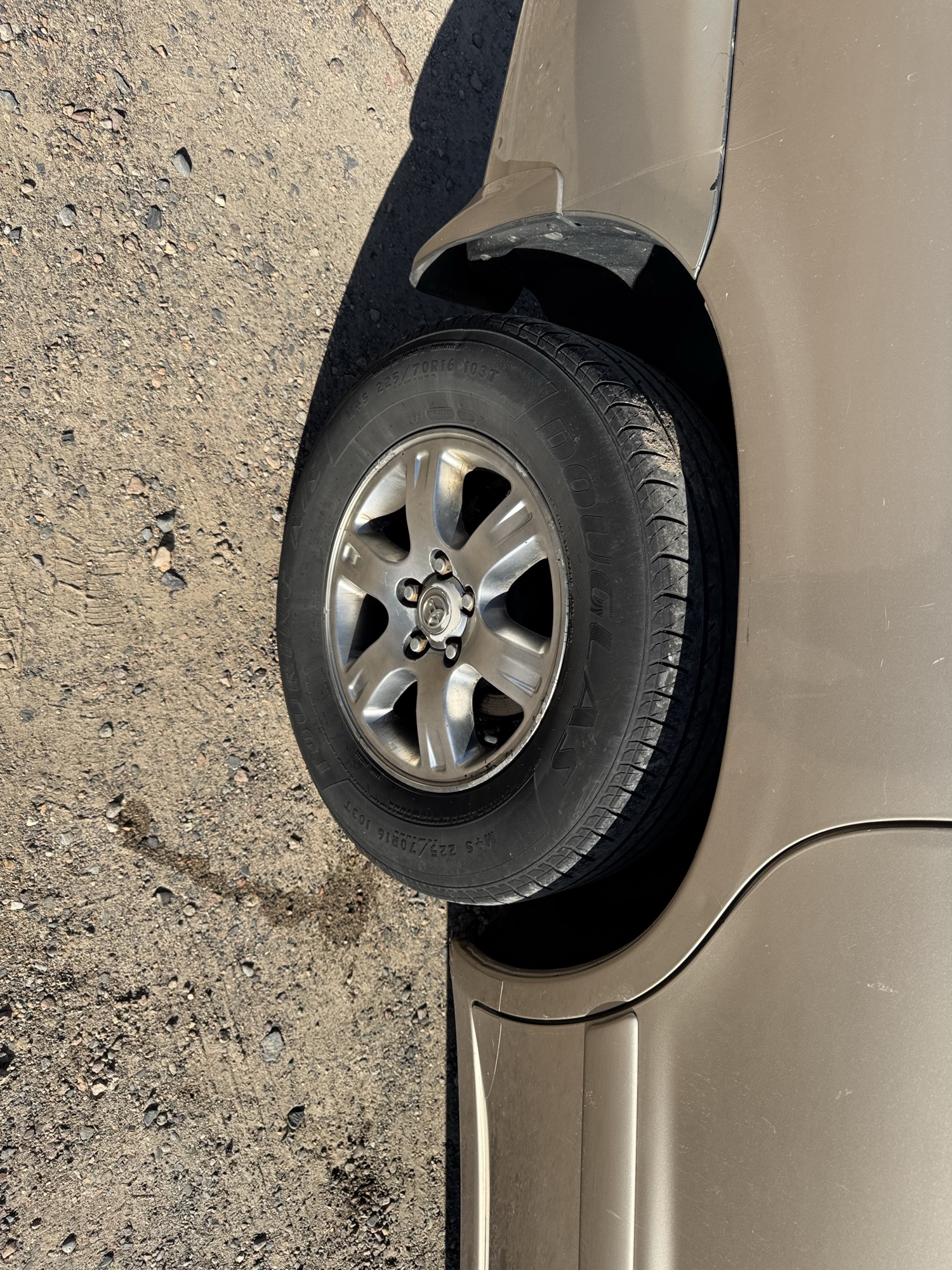 2005 toyota highlander v6-2wd with 263486 miles for sale near Elk River, Minnesota 106793_14_rear_pass_wheel.jpg