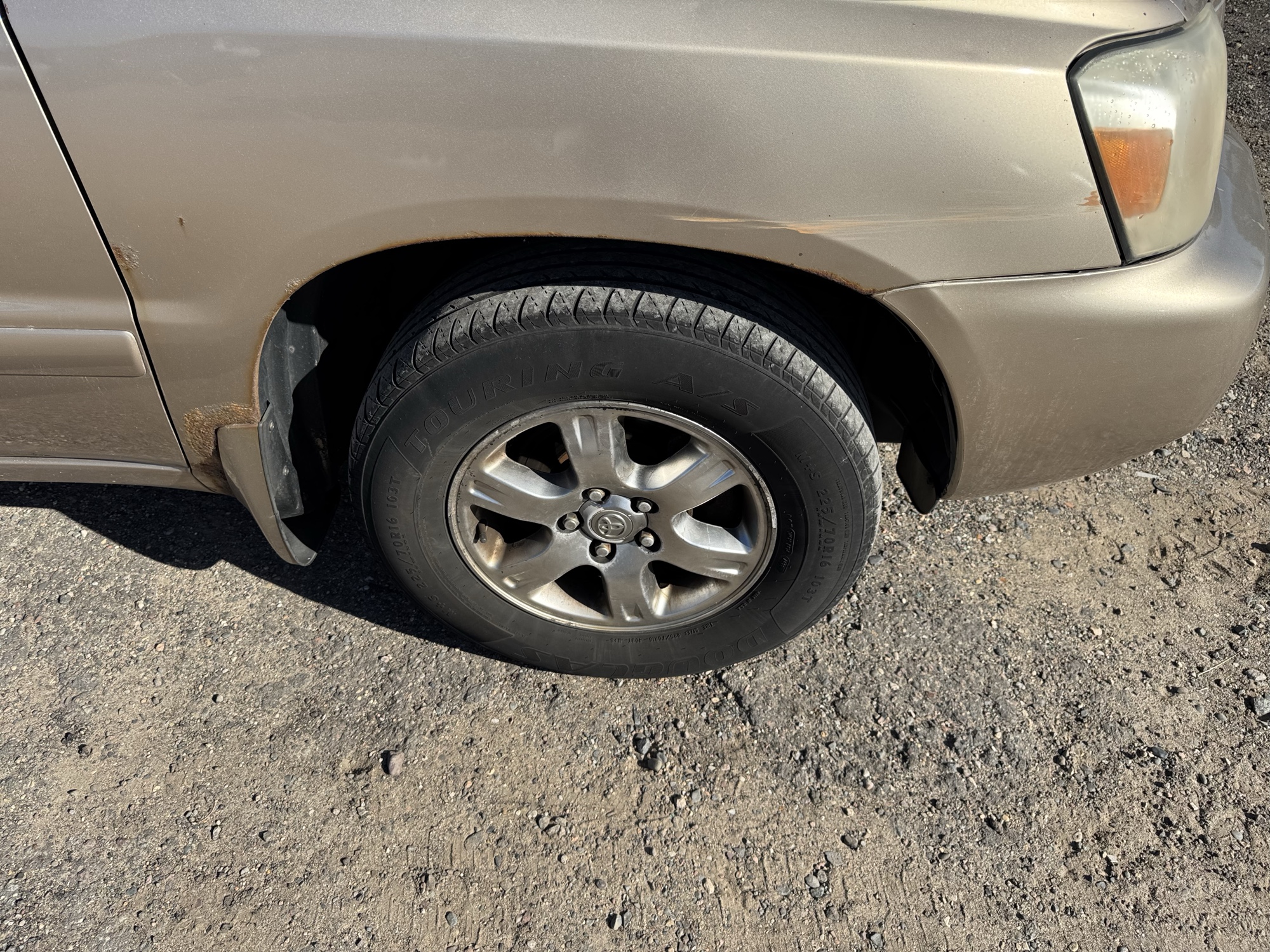 2005 toyota highlander v6-2wd with 263486 miles for sale near Elk River, Minnesota 106793_15_front_pass_wheel.jpg