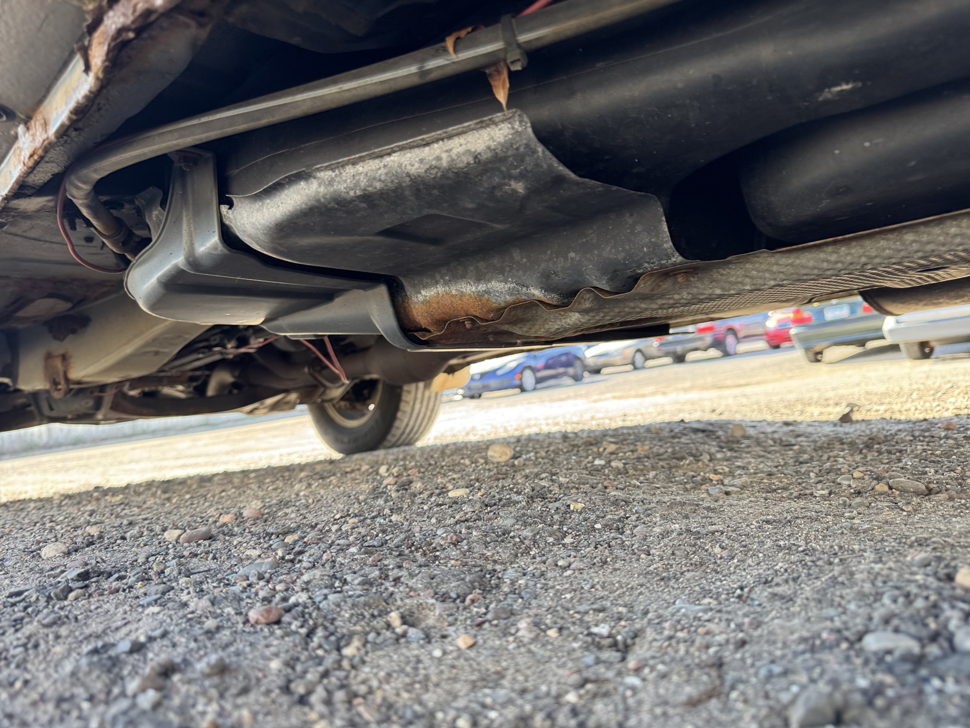 2005 toyota highlander v6-2wd with 263486 miles for sale near Elk River, Minnesota 106793_18_undercar_rear_drv.jpg