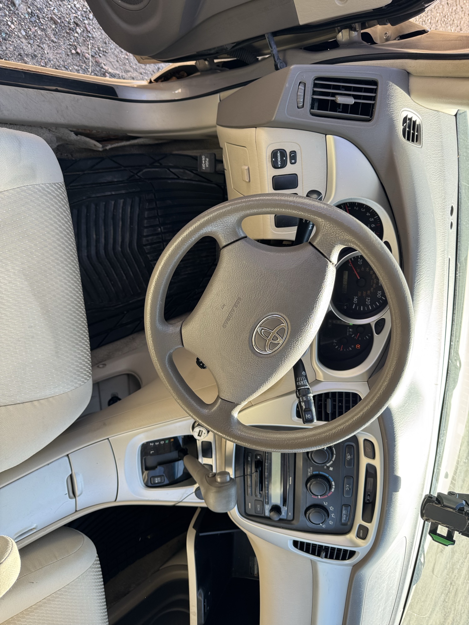 2005 toyota highlander v6-2wd with 263486 miles for sale near Elk River, Minnesota 106793_33_dash_from_driver.jpg
