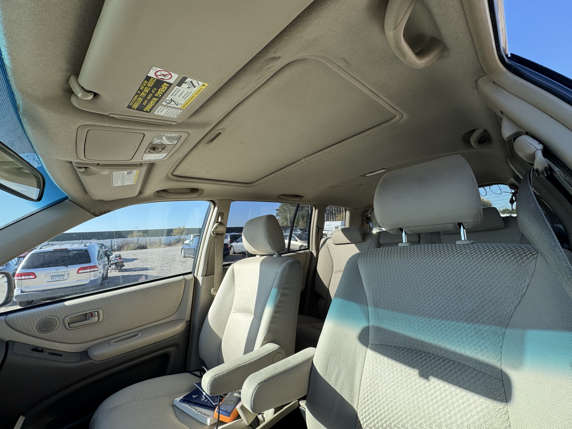 2005 toyota highlander v6-2wd with 263486 miles for sale near Elk River, Minnesota 106793_35_headliner_sunroof.jpg