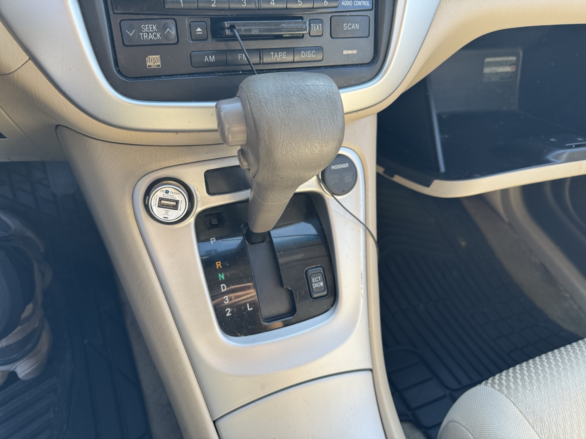 2005 toyota highlander v6-2wd with 263486 miles for sale near Elk River, Minnesota 106793_41_shifter.jpg