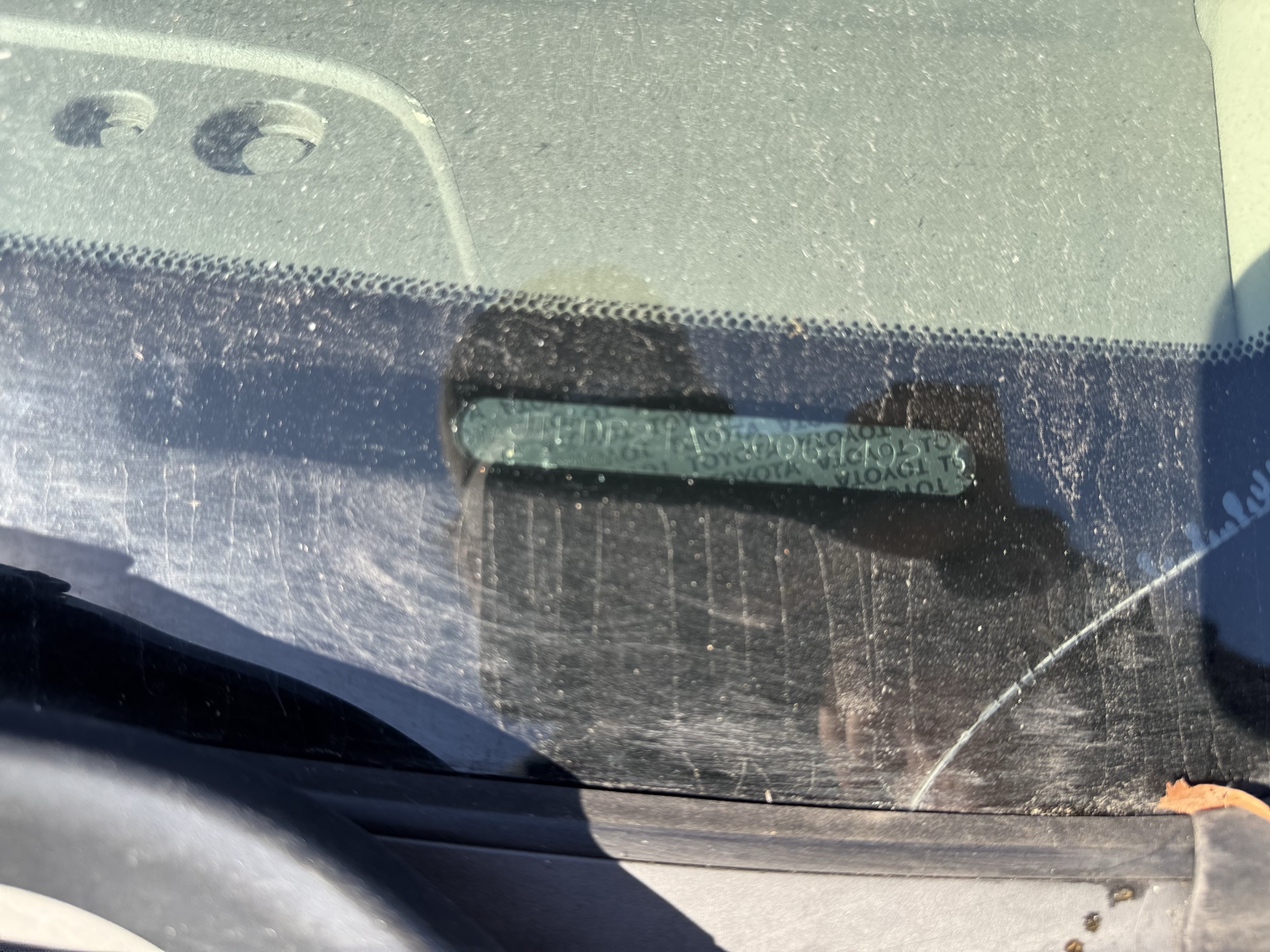 2005 toyota highlander v6-2wd with 263486 miles for sale near Elk River, Minnesota 106793_48_windshield_vin_plate.jpg