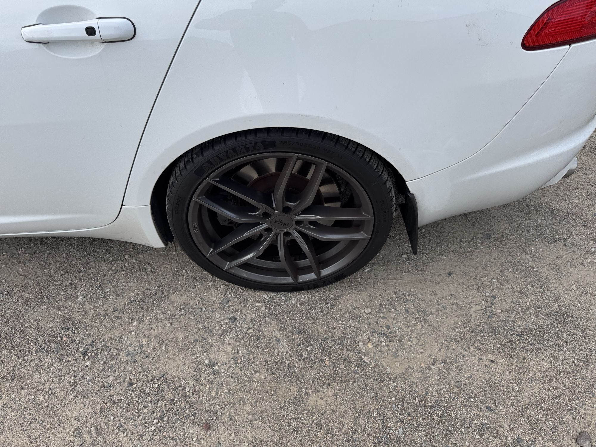 2011 jaguar xf-series xf-supercharged with 150511 miles for sale near Elk River, Minnesota 106794_13_rear_drv_wheel.jpg