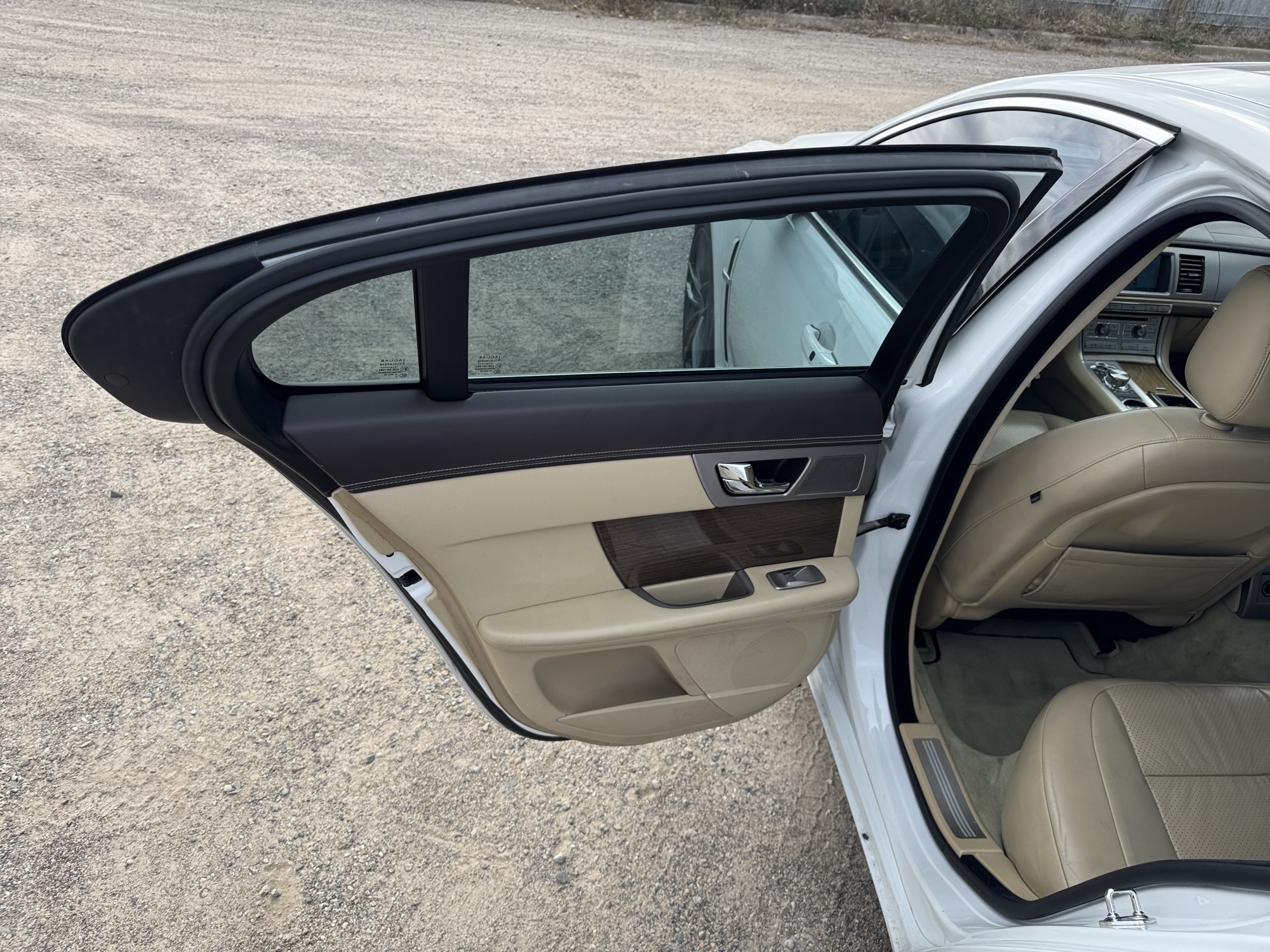 2011 jaguar xf-series xf-supercharged with 150511 miles for sale near Elk River, Minnesota 106794_25_drv_rear_door_panel.jpg