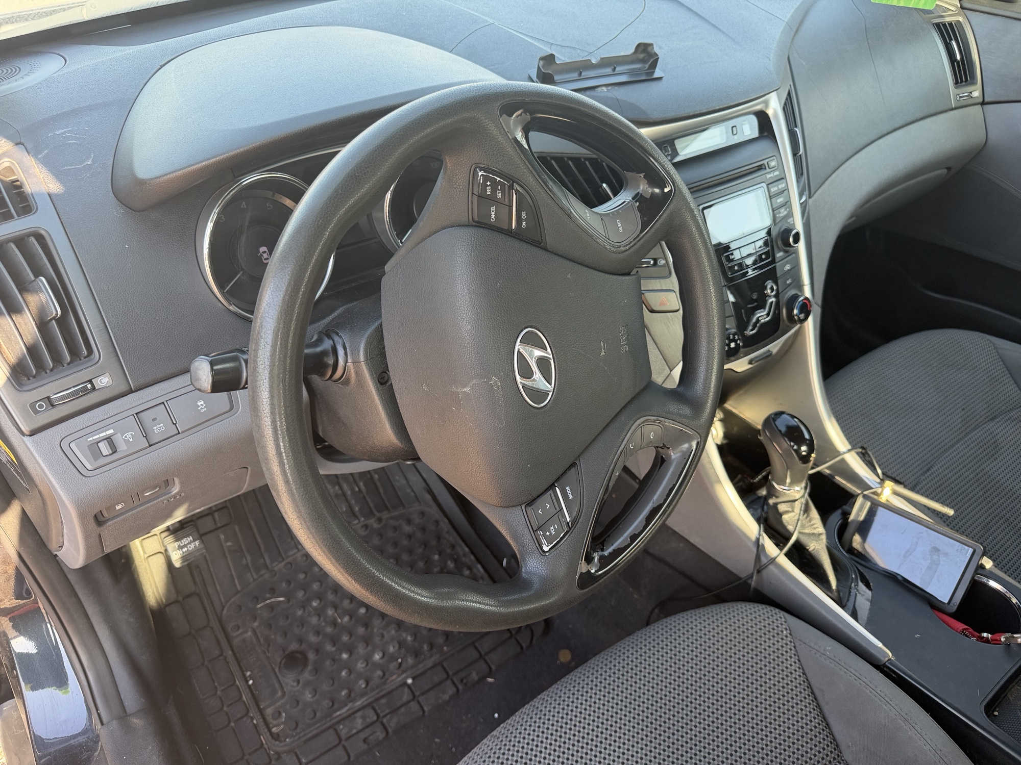 2012 hyundai sonata gls-manual with 248219 miles for sale near St. Louis, Missouri 106795_36_steering_wheel.jpg