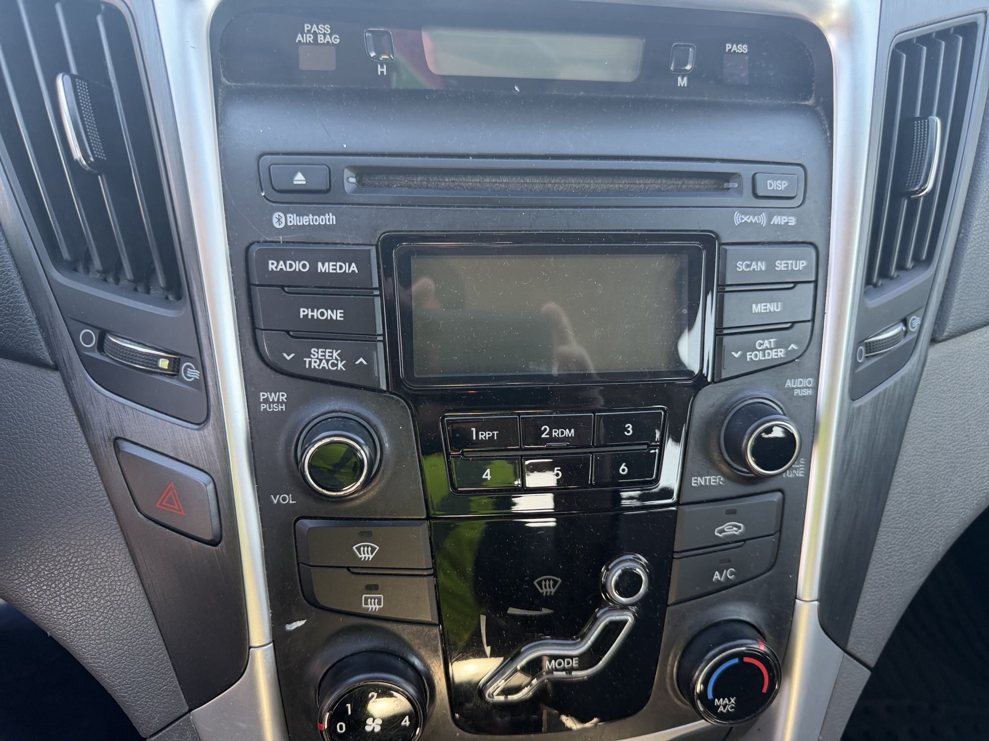 2012 hyundai sonata gls-manual with 248219 miles for sale near St. Louis, Missouri 106795_39_radio_closeup.jpg