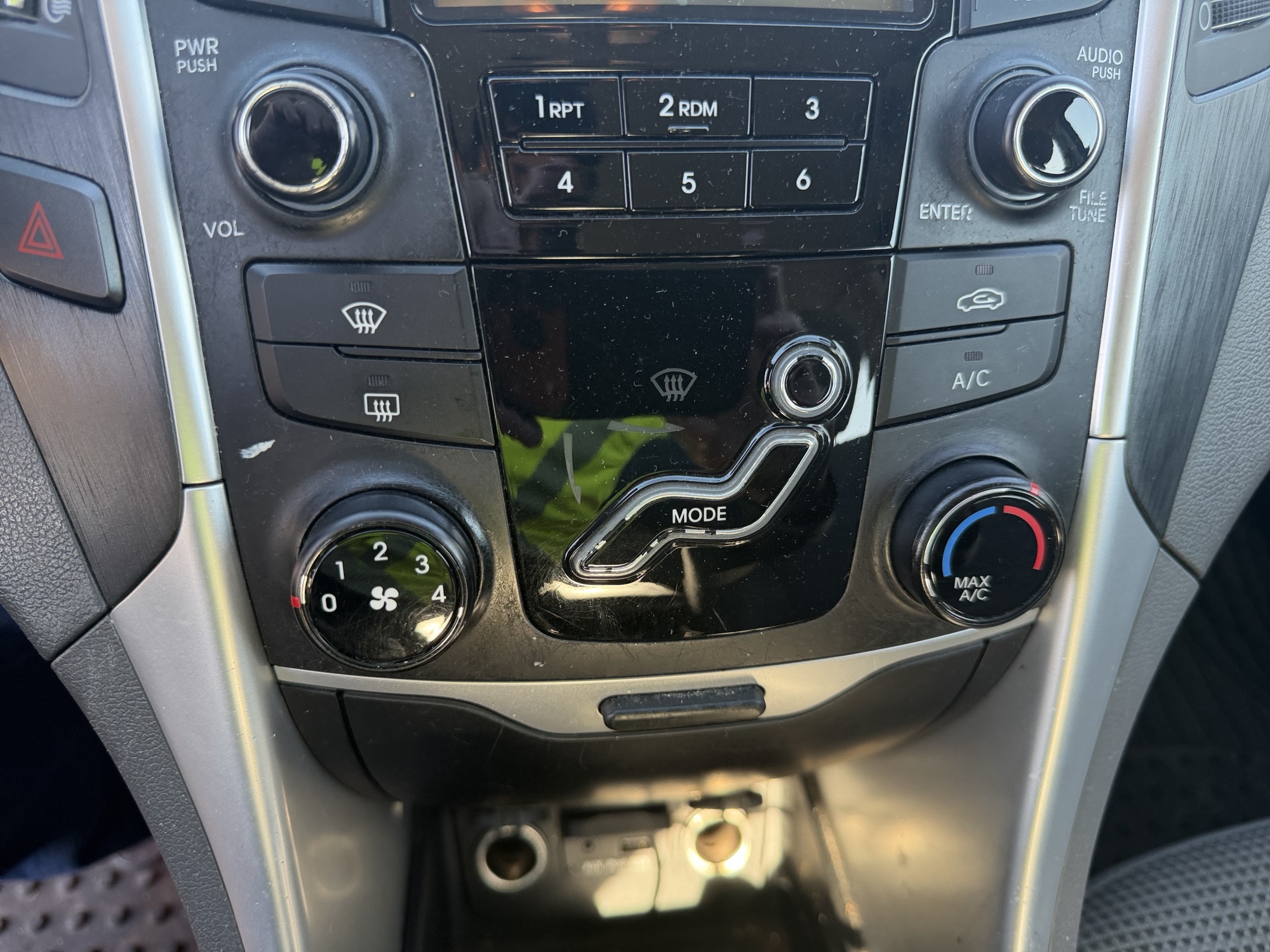 2012 hyundai sonata gls-manual with 248219 miles for sale near St. Louis, Missouri 106795_40_climate_control.jpg