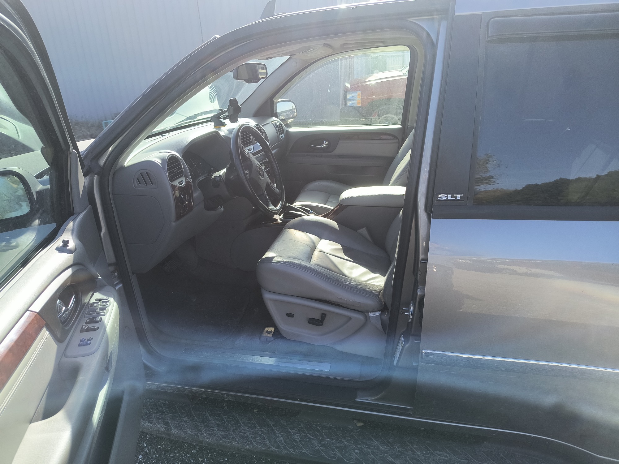 2006 gmc envoy sle-4wd with 210208 miles for sale near Elk River, Minnesota 106796_22_driver_seat.jpg