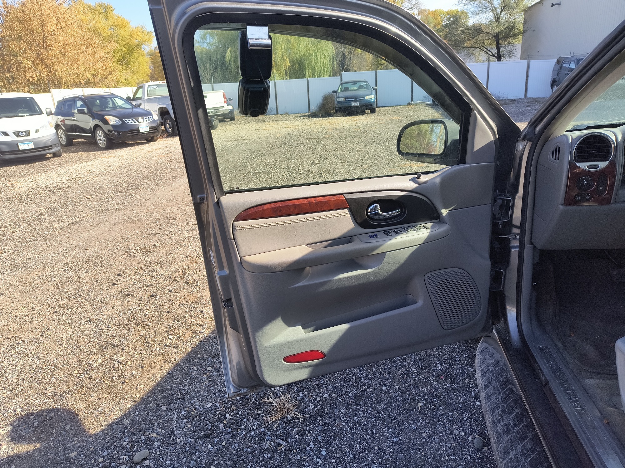 2006 gmc envoy sle-4wd with 210208 miles for sale near Elk River, Minnesota 106796_23_driver_door_panel.jpg