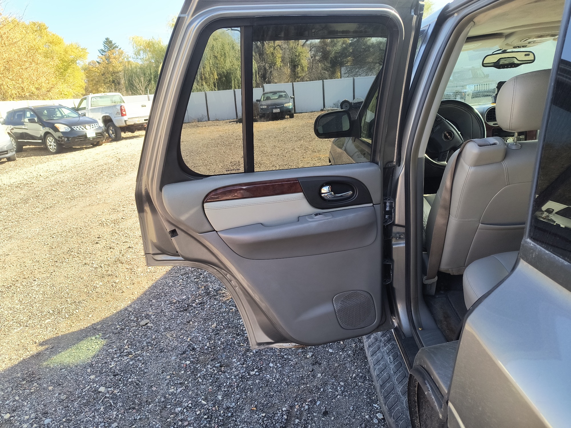 2006 gmc envoy sle-4wd with 210208 miles for sale near Elk River, Minnesota 106796_25_drv_rear_door_panel.jpg