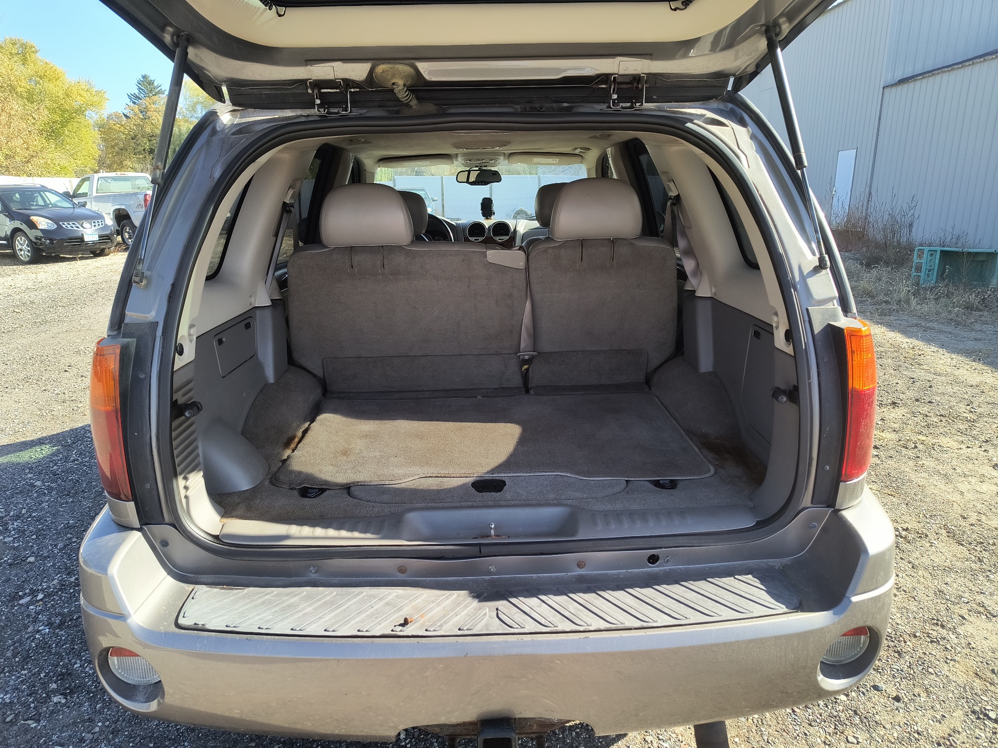 2006 gmc envoy sle-4wd with 210208 miles for sale near Elk River, Minnesota 106796_26_trunk.jpg