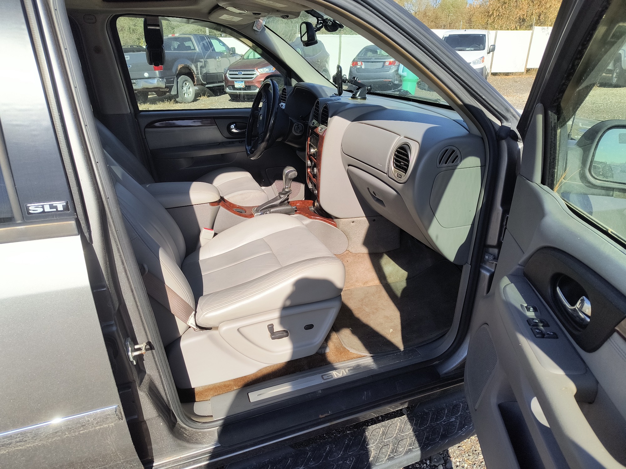 2006 gmc envoy sle-4wd with 210208 miles for sale near Elk River, Minnesota 106796_31_passenger_seat.jpg