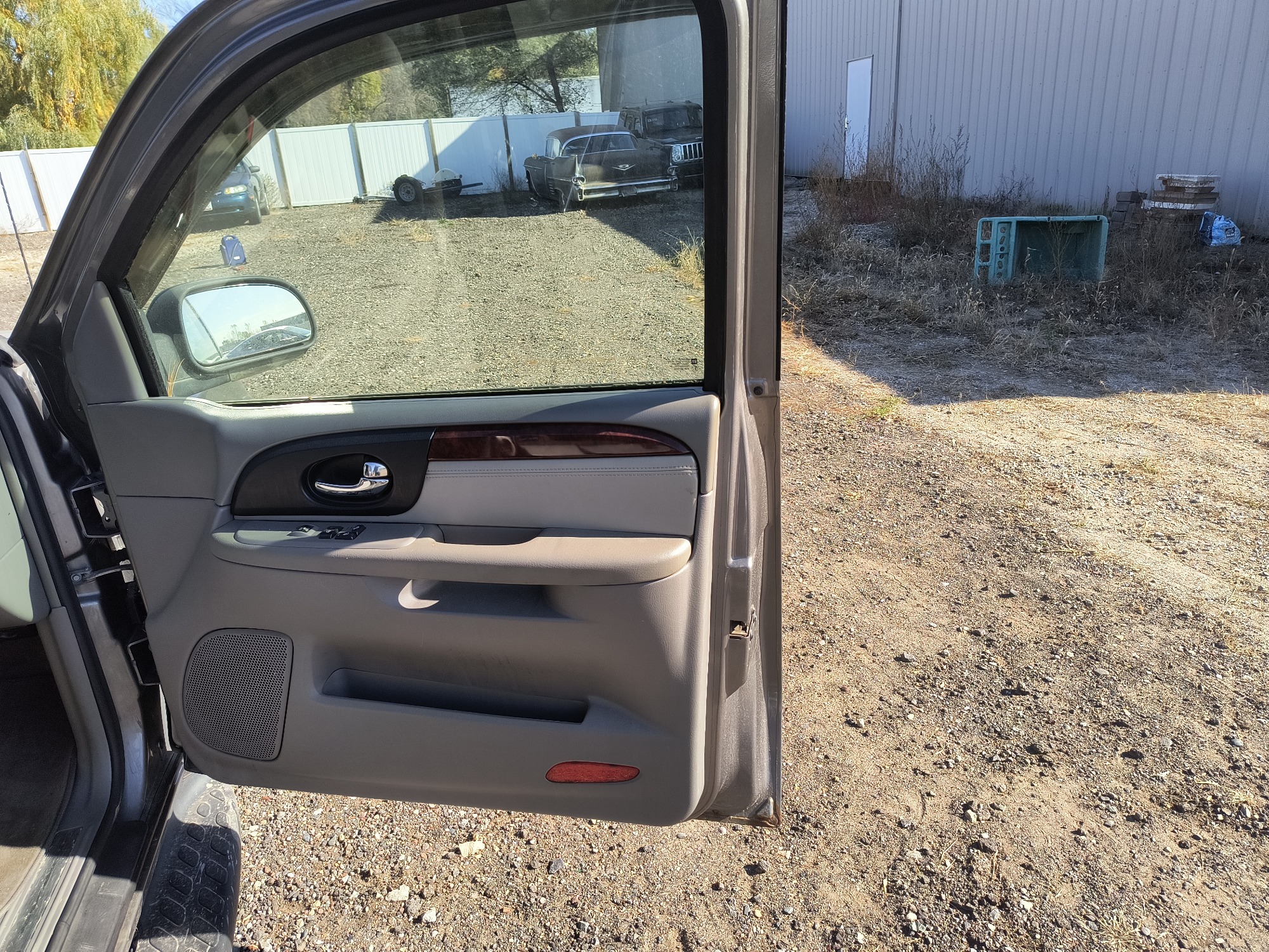 2006 gmc envoy sle-4wd with 210208 miles for sale near Elk River, Minnesota 106796_32_passenger_door_panel.jpg