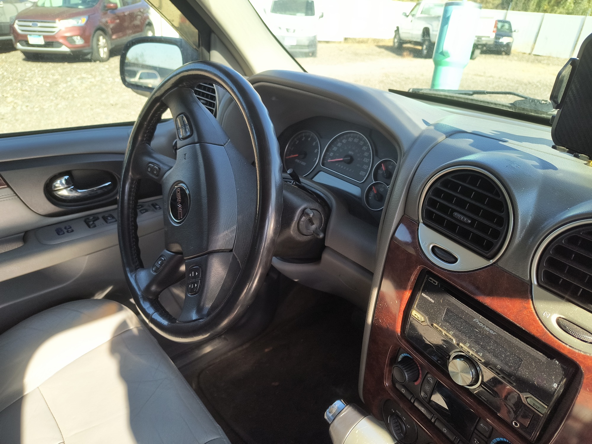 2006 gmc envoy sle-4wd with 210208 miles for sale near Elk River, Minnesota 106796_36_steering_wheel.jpg