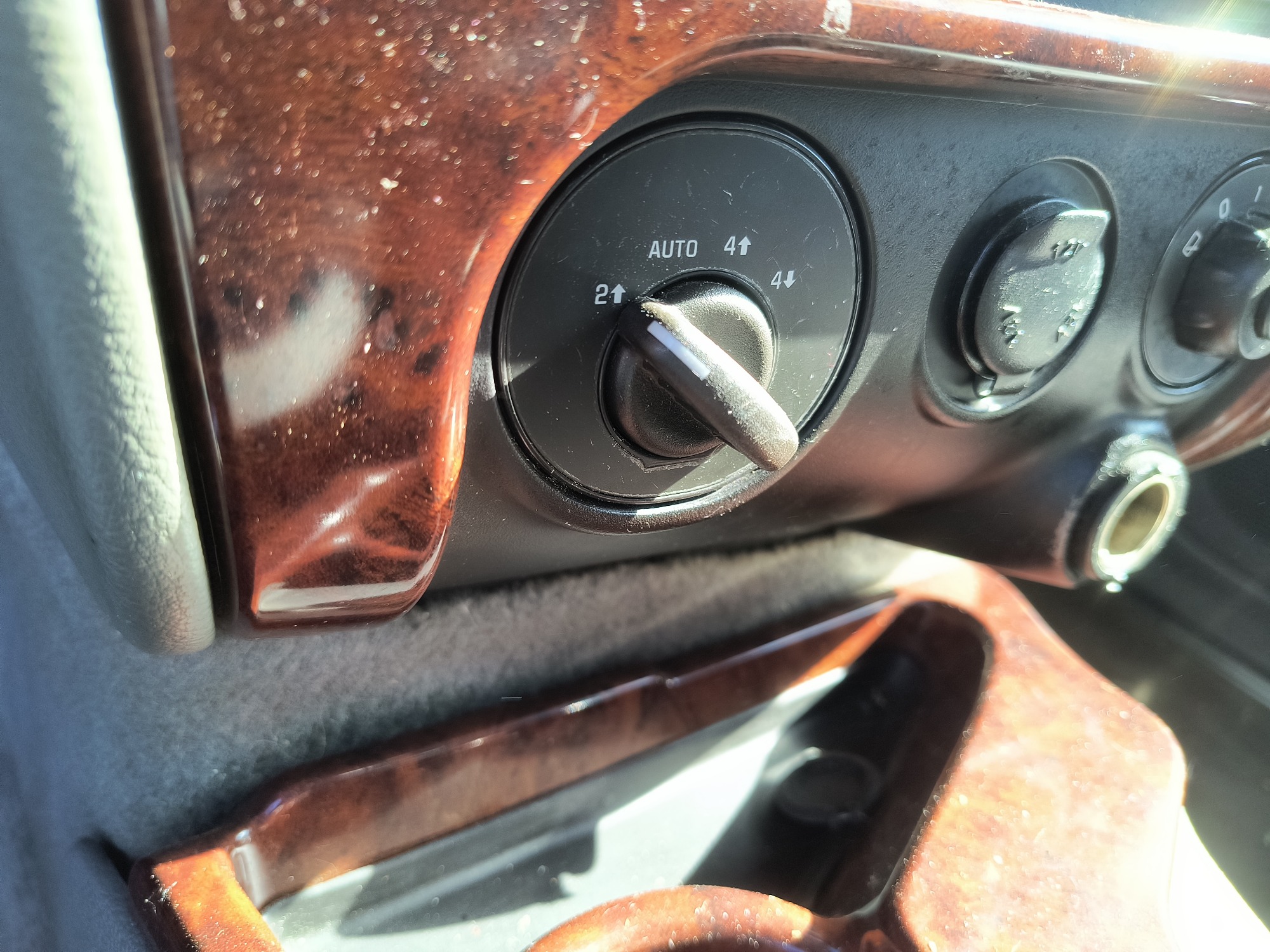 2006 gmc envoy sle-4wd with 210208 miles for sale near Elk River, Minnesota 106796_38_4x4_switch.jpg