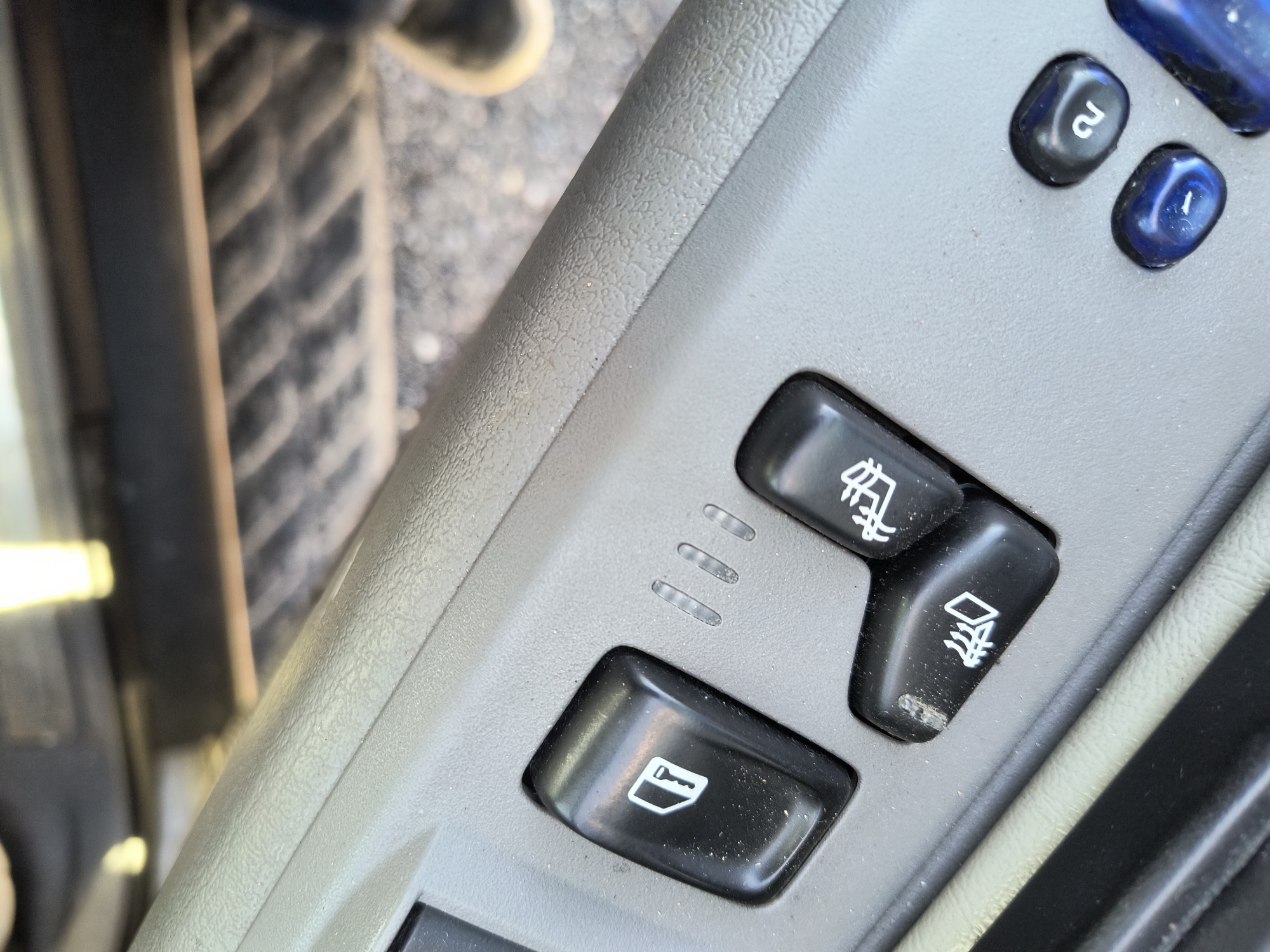 2006 gmc envoy sle-4wd with 210208 miles for sale near Elk River, Minnesota 106796_42_heated_seat_switches.jpg