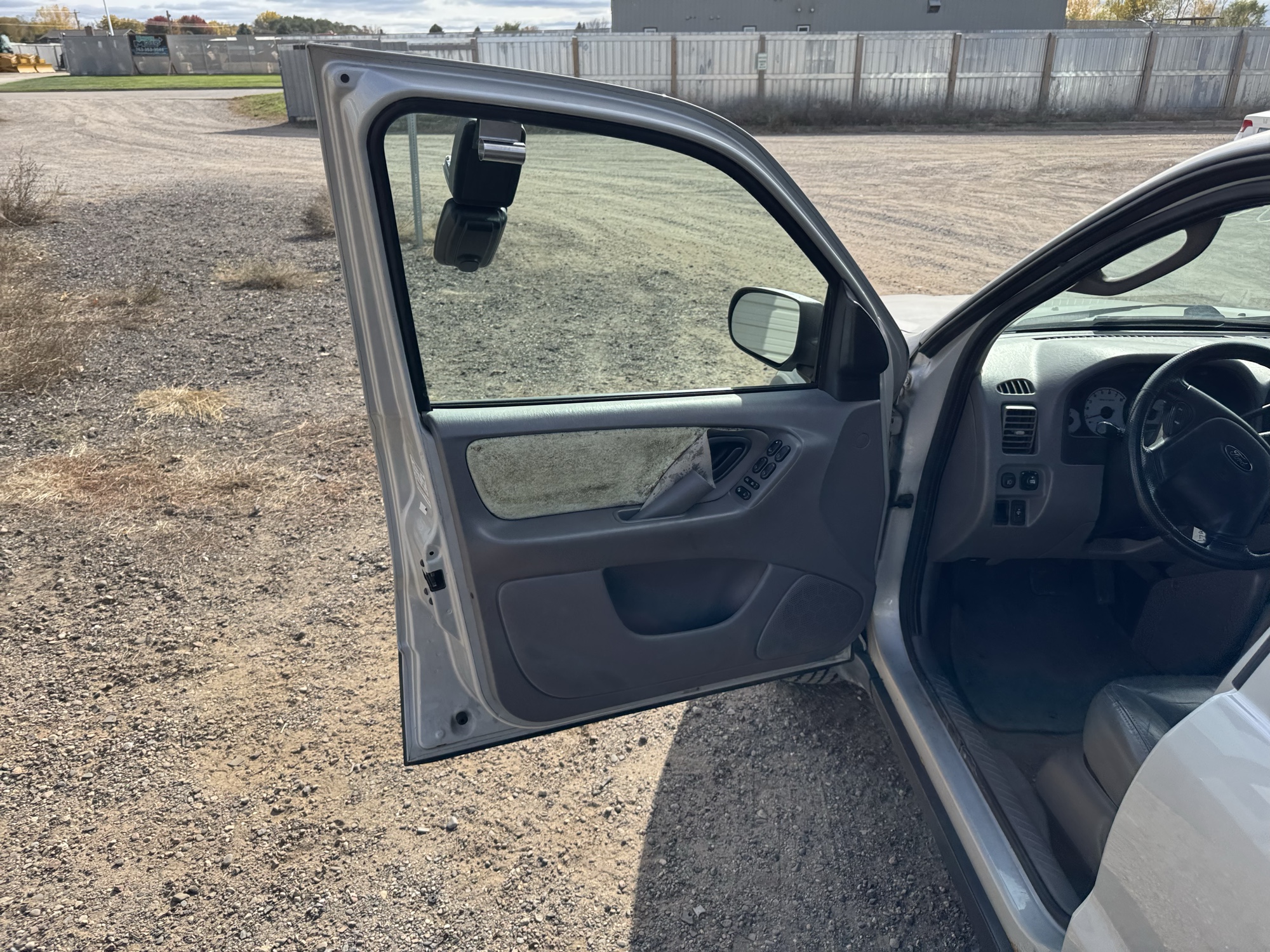 2002 ford escape xlt-choice-4wd with 133830 miles for sale near Elk River, Minnesota 106797_23_driver_door_panel.jpg