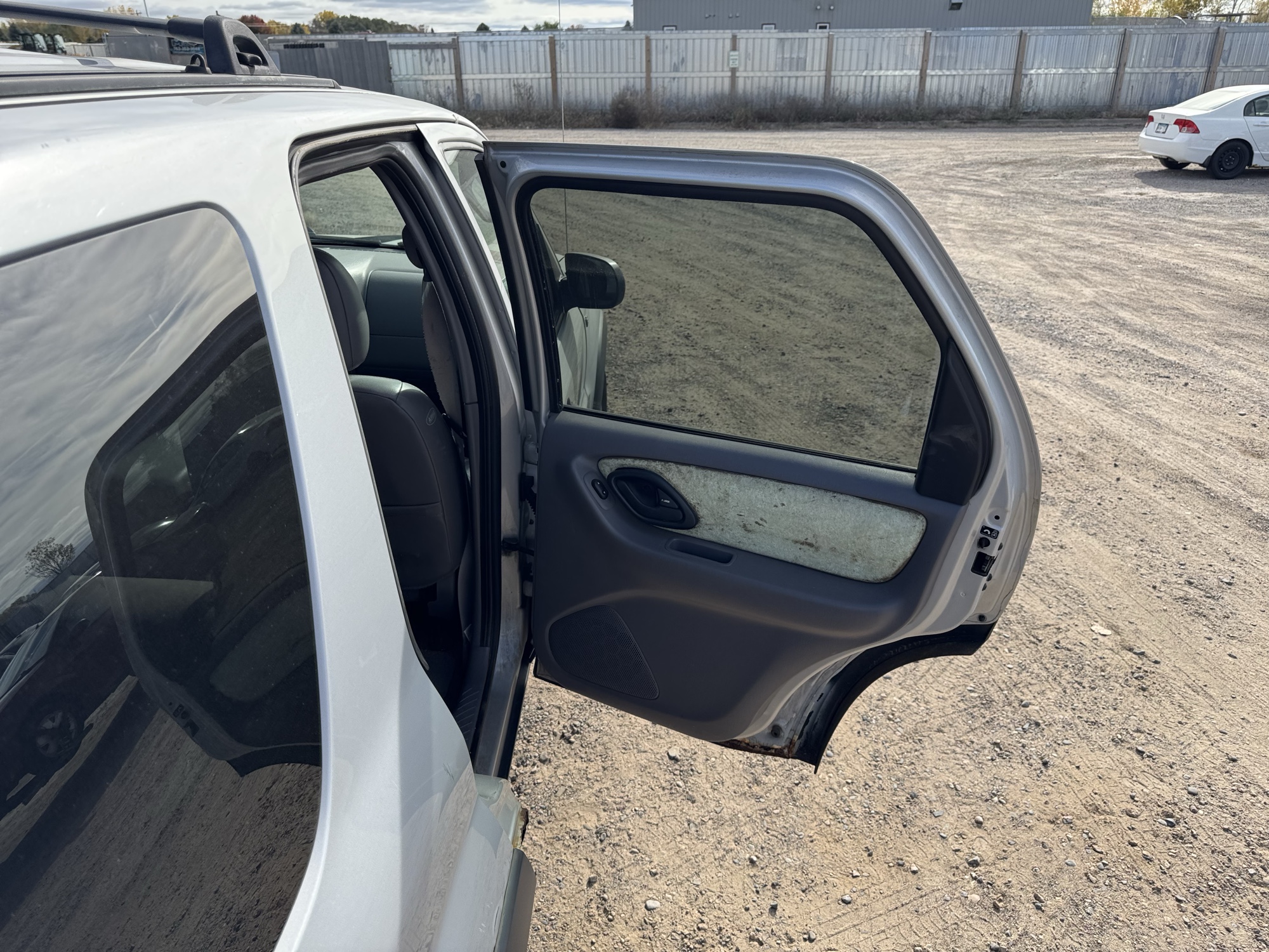 2002 ford escape xlt-choice-4wd with 133830 miles for sale near Elk River, Minnesota 106797_30_pass_rear_door_panel.jpg