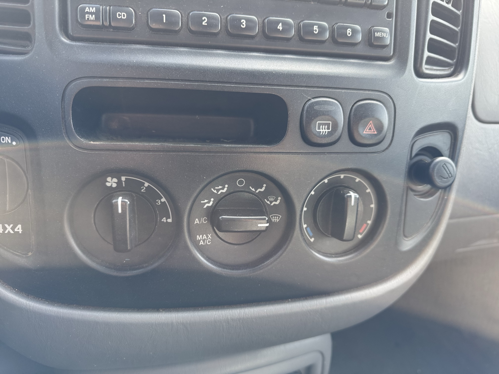 2002 ford escape xlt-choice-4wd with 133830 miles for sale near Elk River, Minnesota 106797_40_climate_control.jpg