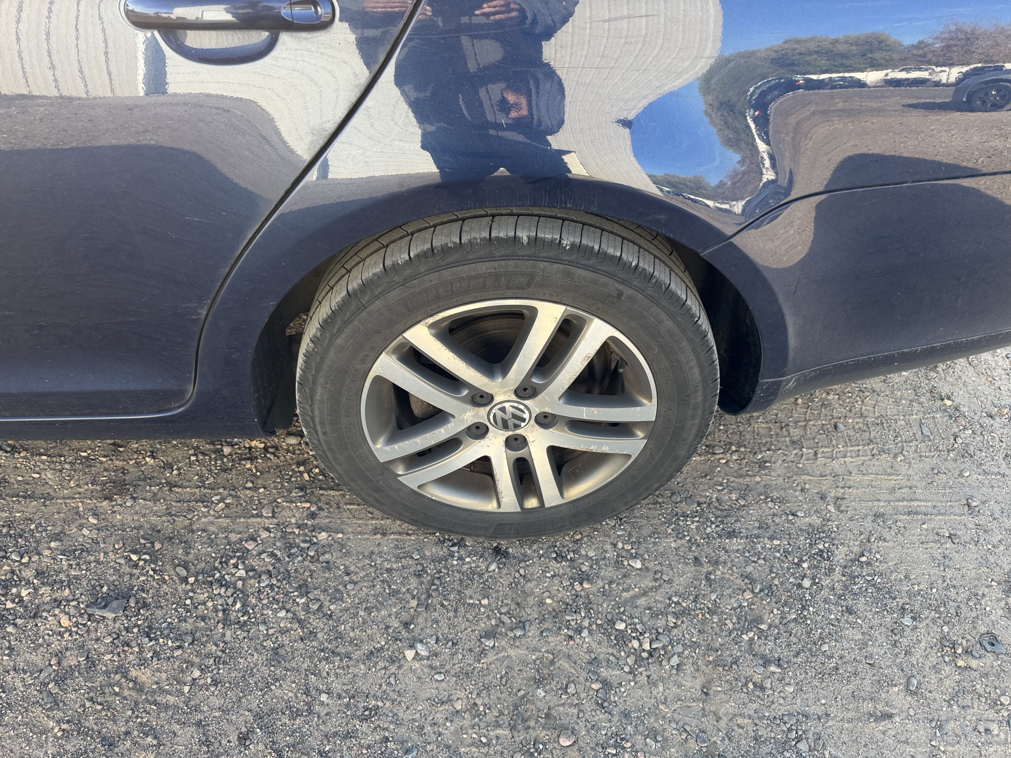 2006 volkswagen jetta 2.5l with 167772 miles for sale near Elk River, Minnesota 106799_13_rear_drv_wheel.jpg