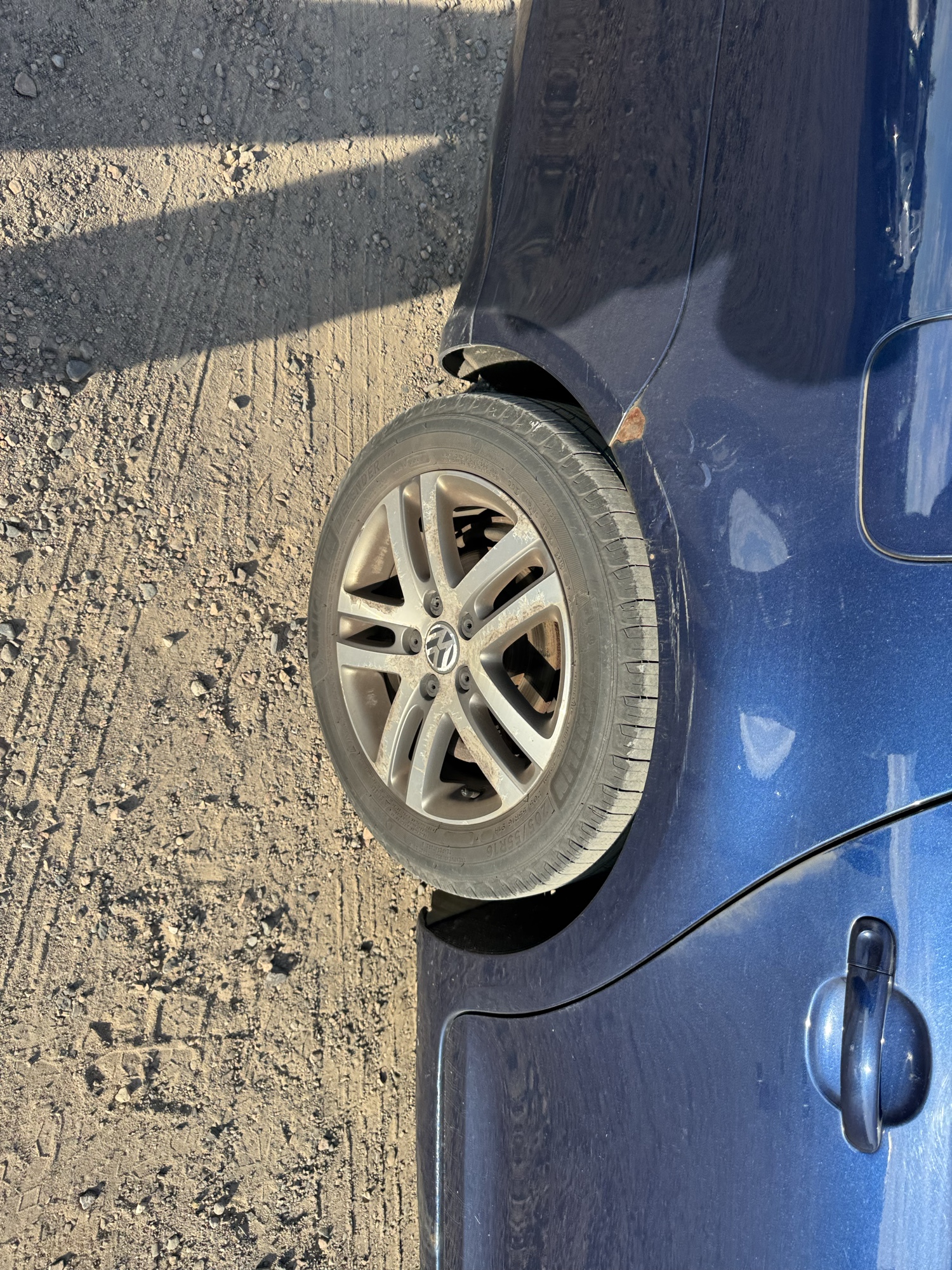 2006 volkswagen jetta 2.5l with 167772 miles for sale near Elk River, Minnesota 106799_14_rear_pass_wheel.jpg