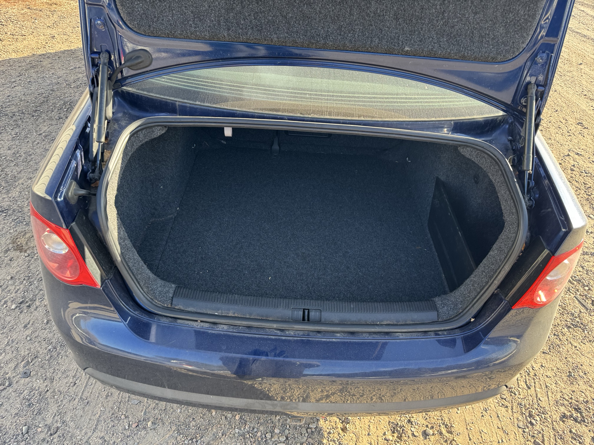 2006 volkswagen jetta 2.5l with 167772 miles for sale near Elk River, Minnesota 106799_26_trunk.jpg