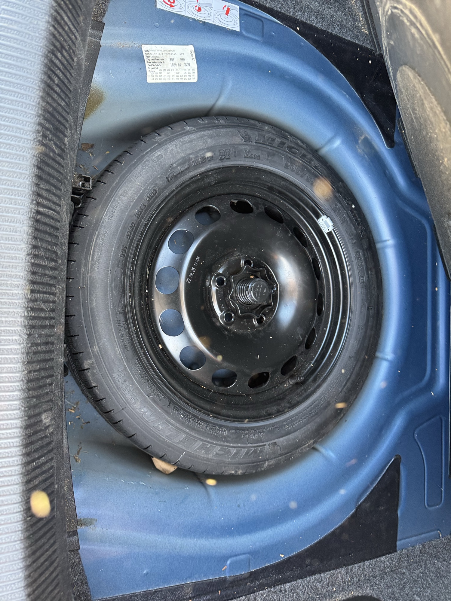 2006 volkswagen jetta 2.5l with 167772 miles for sale near Elk River, Minnesota 106799_27_spare_tire.jpg