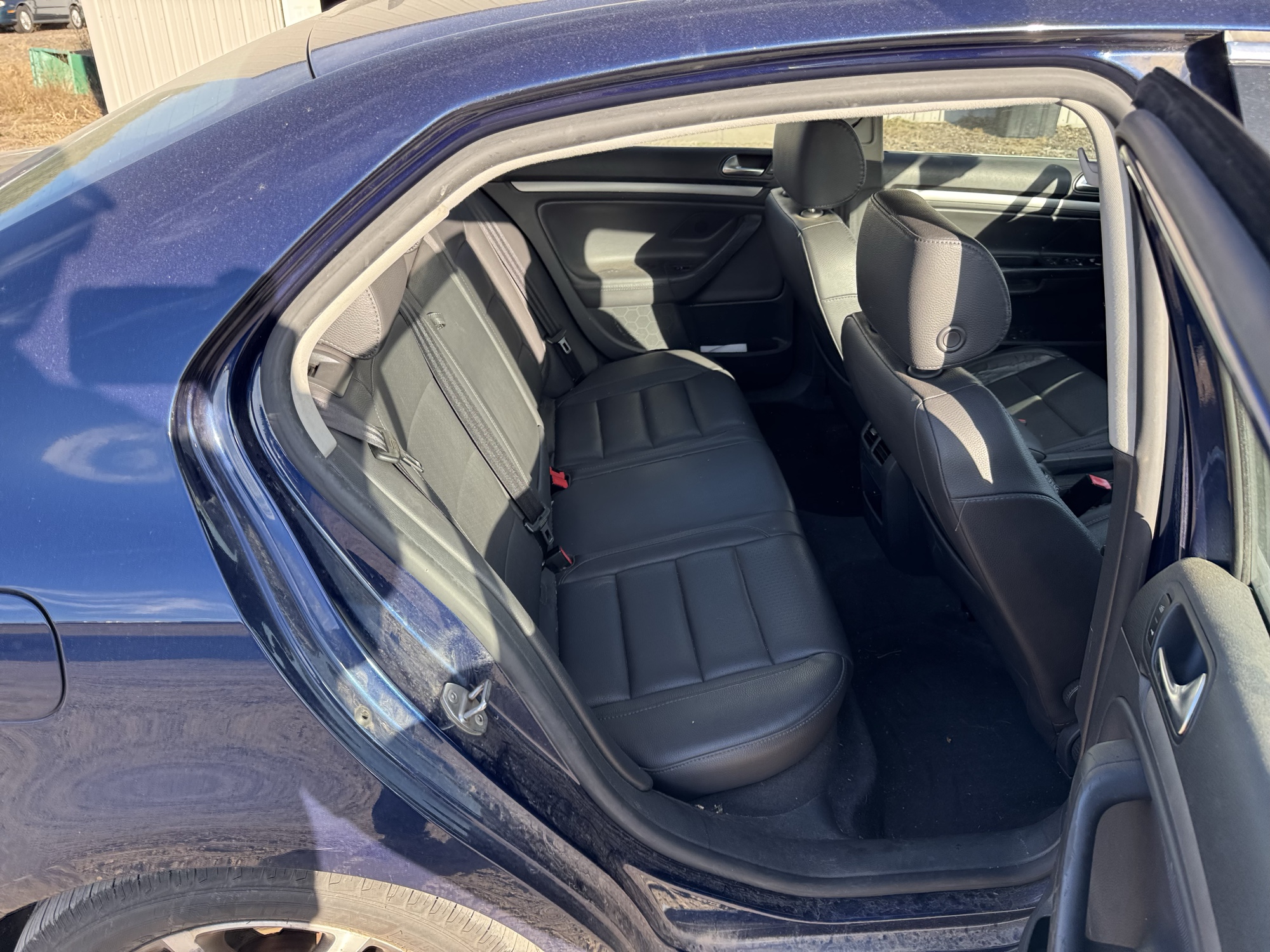 2006 volkswagen jetta 2.5l with 167772 miles for sale near Elk River, Minnesota 106799_28_pass_rear_seat.jpg