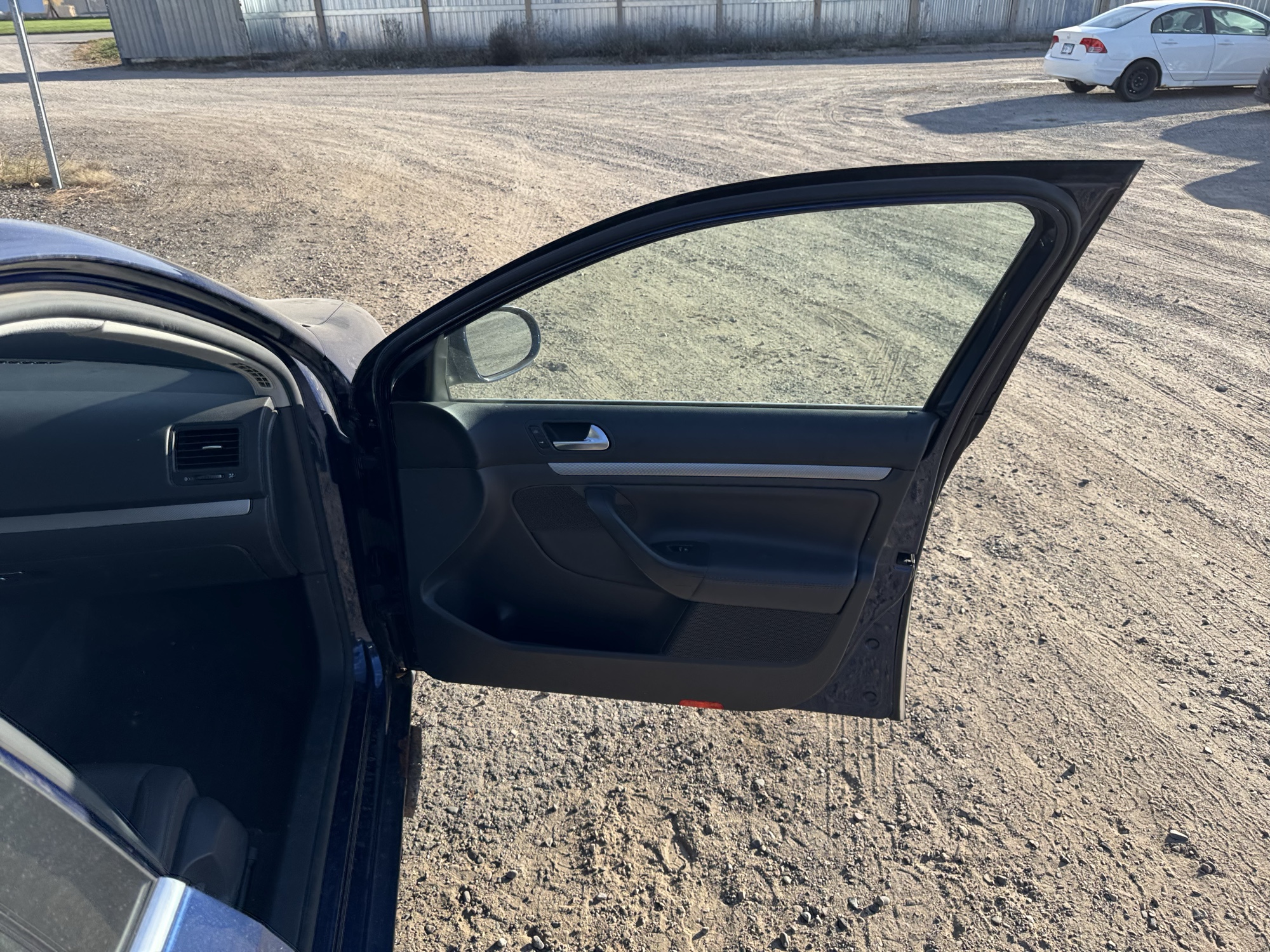 2006 volkswagen jetta 2.5l with 167772 miles for sale near Elk River, Minnesota 106799_32_passenger_door_panel.jpg
