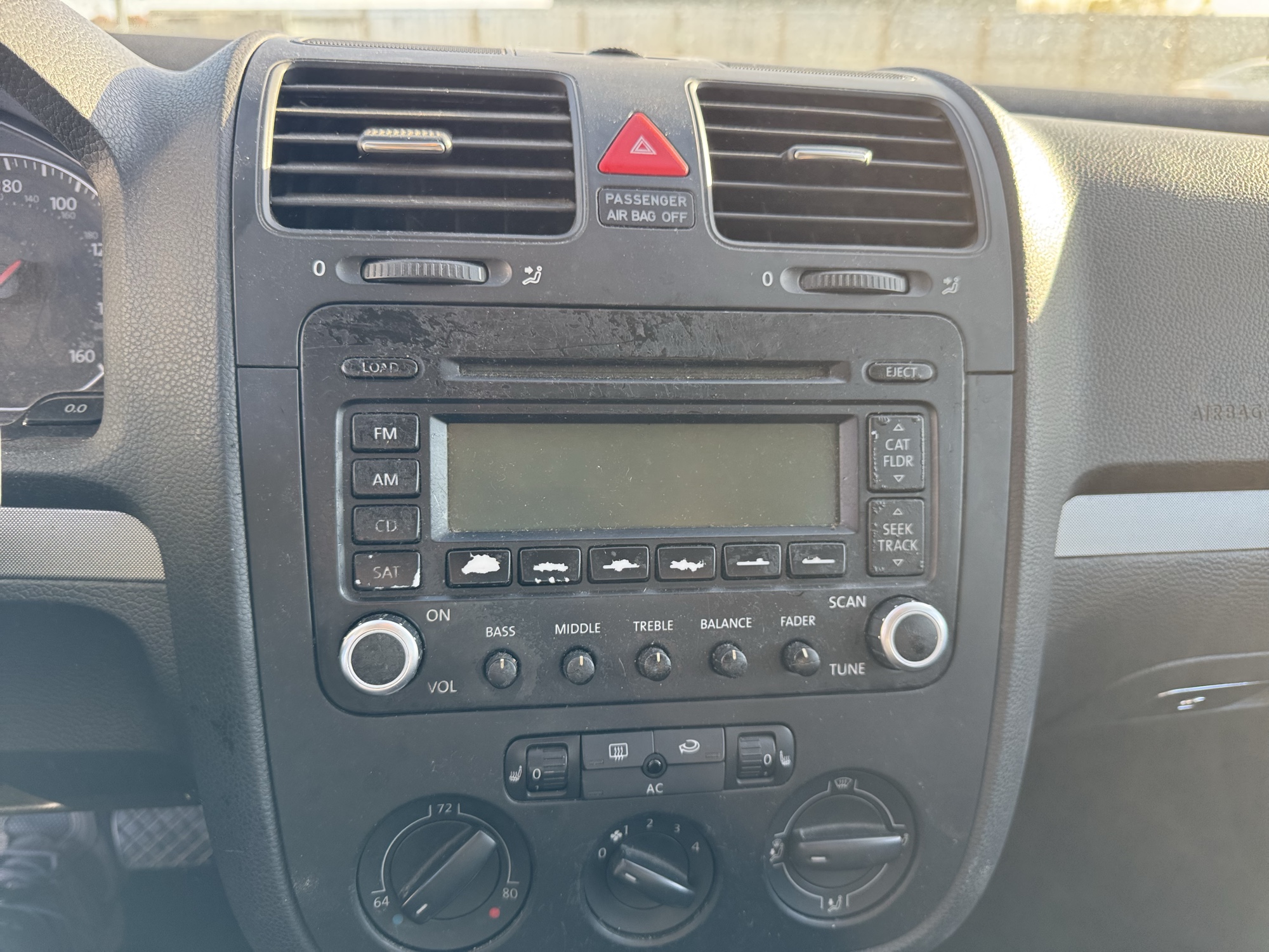 2006 volkswagen jetta 2.5l with 167772 miles for sale near Elk River, Minnesota 106799_39_radio_closeup.jpg