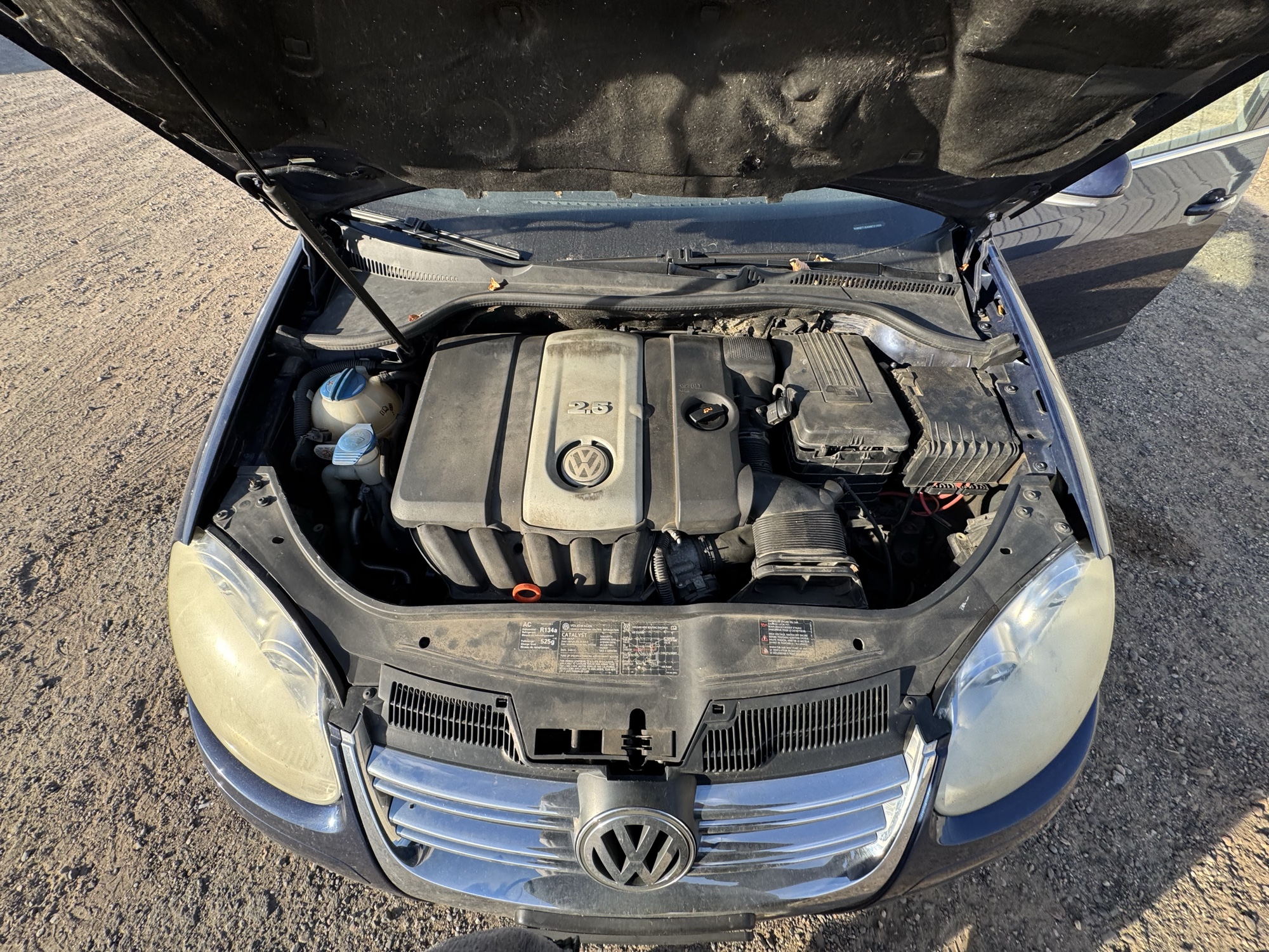 2006 volkswagen jetta 2.5l with 167772 miles for sale near Elk River, Minnesota 106799_49_engine_bay.jpg