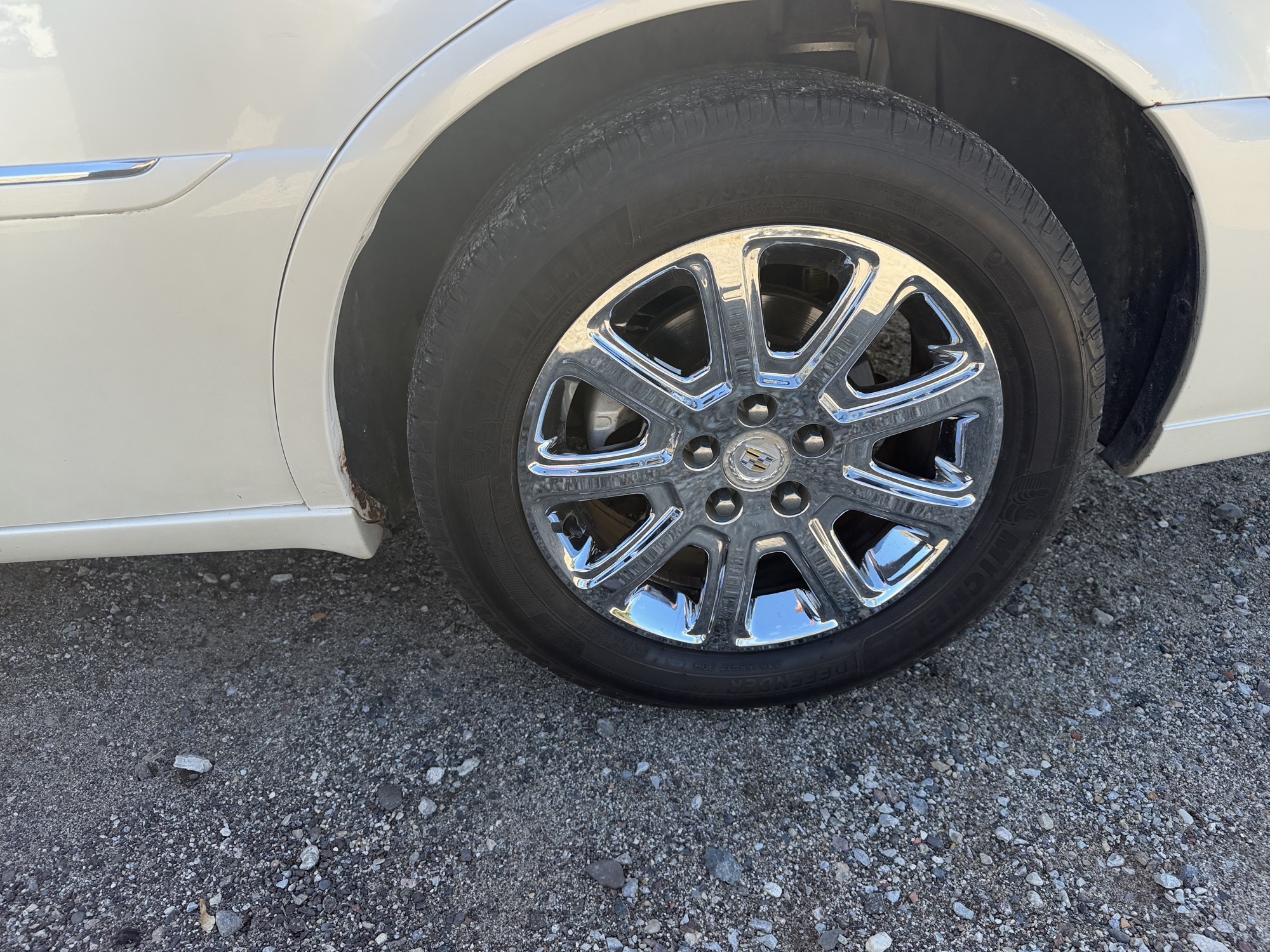 2008 cadillac dts luxury-iii with 135757 miles for sale near Elk River, Minnesota 106800_13_rear_drv_wheel.jpg