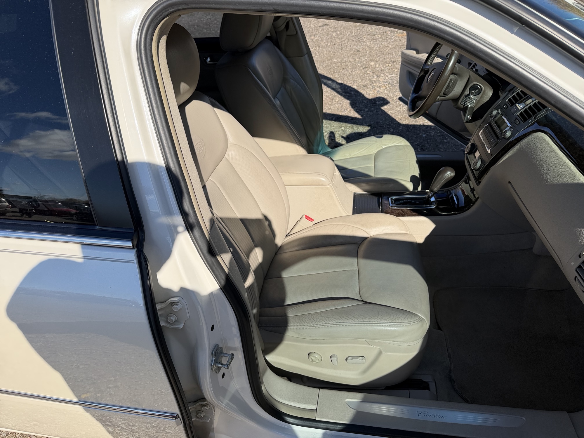 2008 cadillac dts luxury-iii with 135757 miles for sale near Elk River, Minnesota 106800_31_passenger_seat.jpg