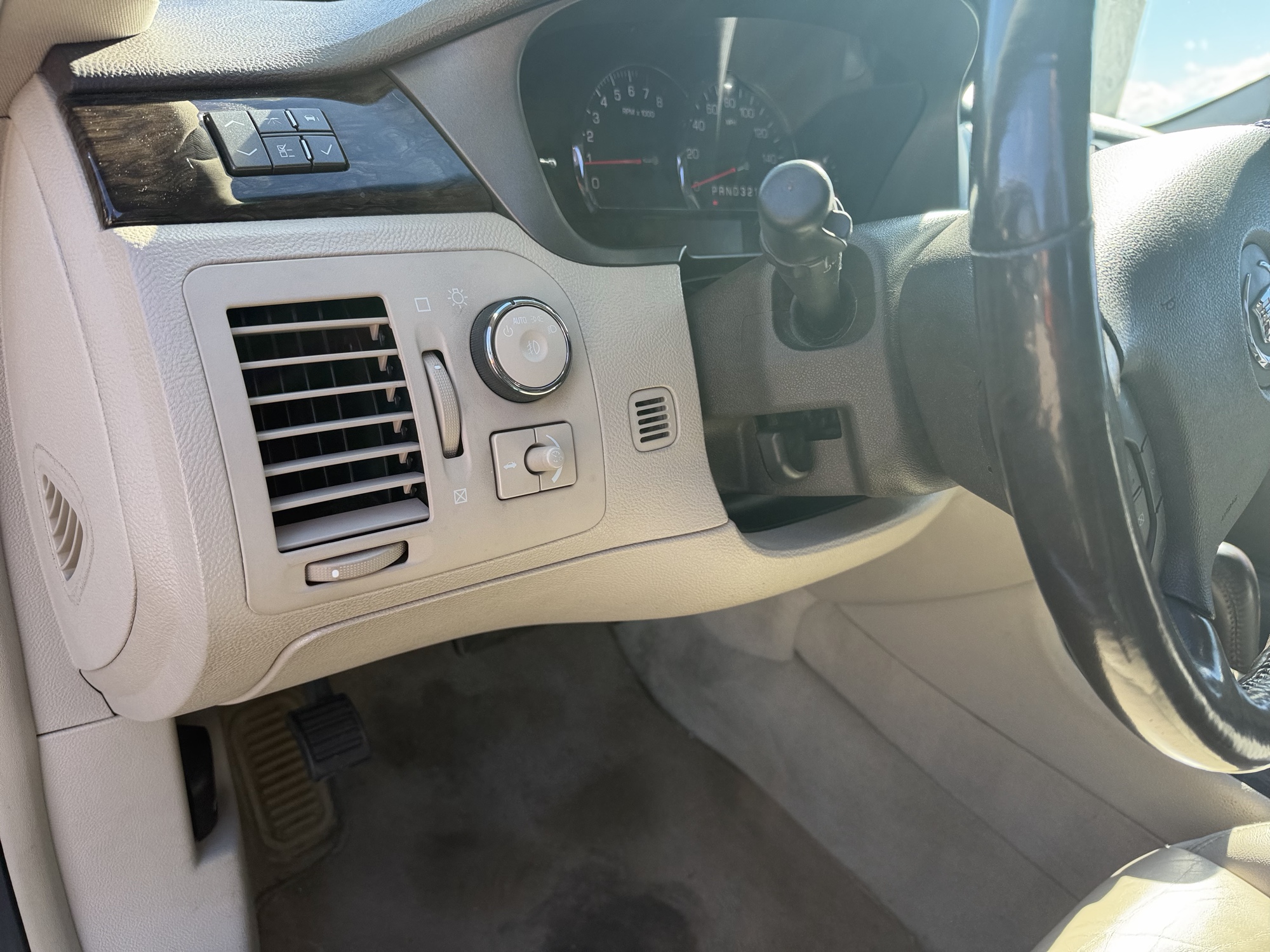 2008 cadillac dts luxury-iii with 135757 miles for sale near Elk River, Minnesota 106800_37_left_of_steering_wheel.jpg